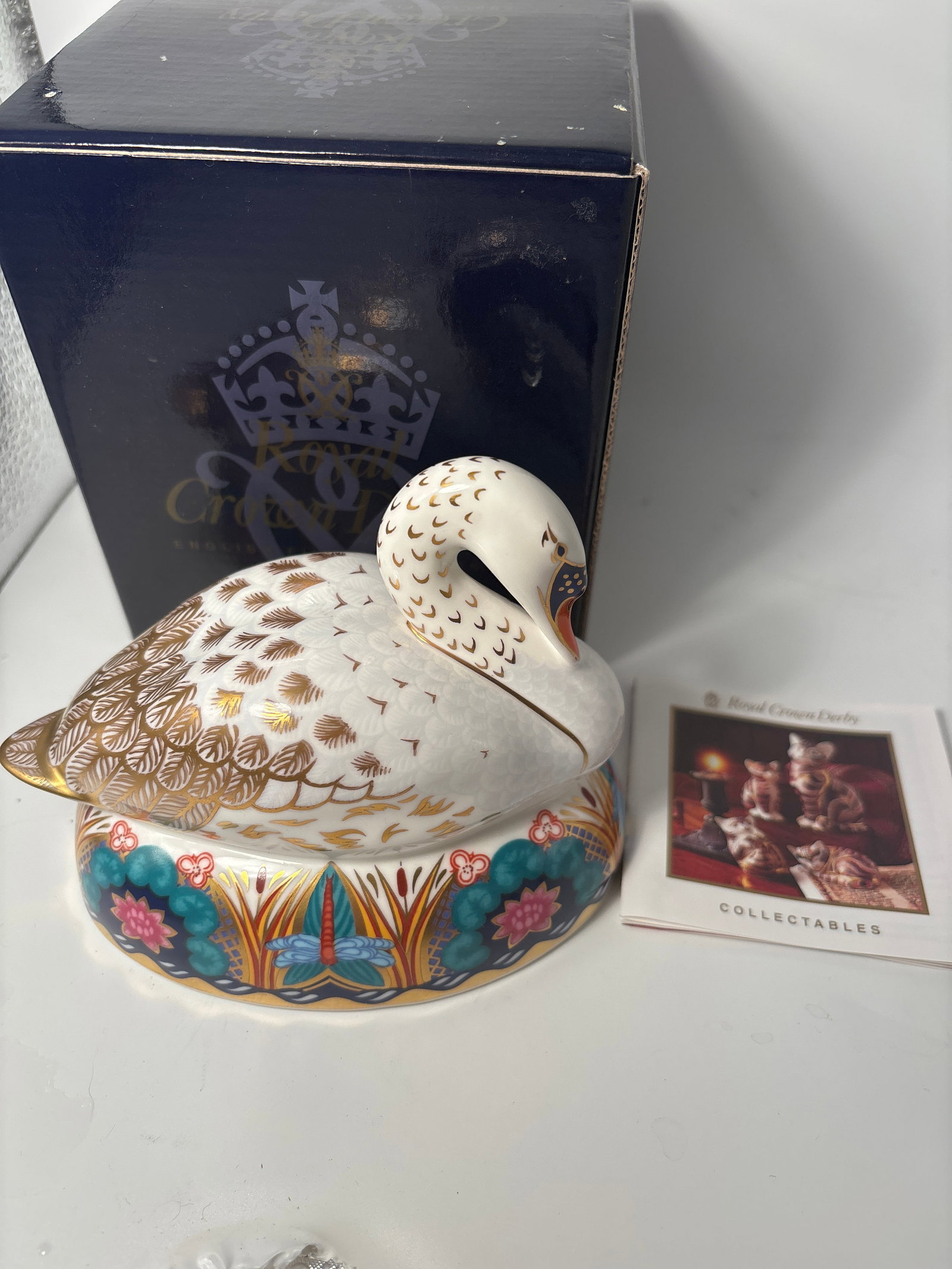 Elegant 5 inch Royal Crown Derby white swan fine English china paperweight statue: Handsome 5inch Royal Crown Derby white swan fine English china paperweight statue. All hand painted. With box. 5 inches long & 4&1/4” tall. Very good condition. No chips or cracks and the gold i