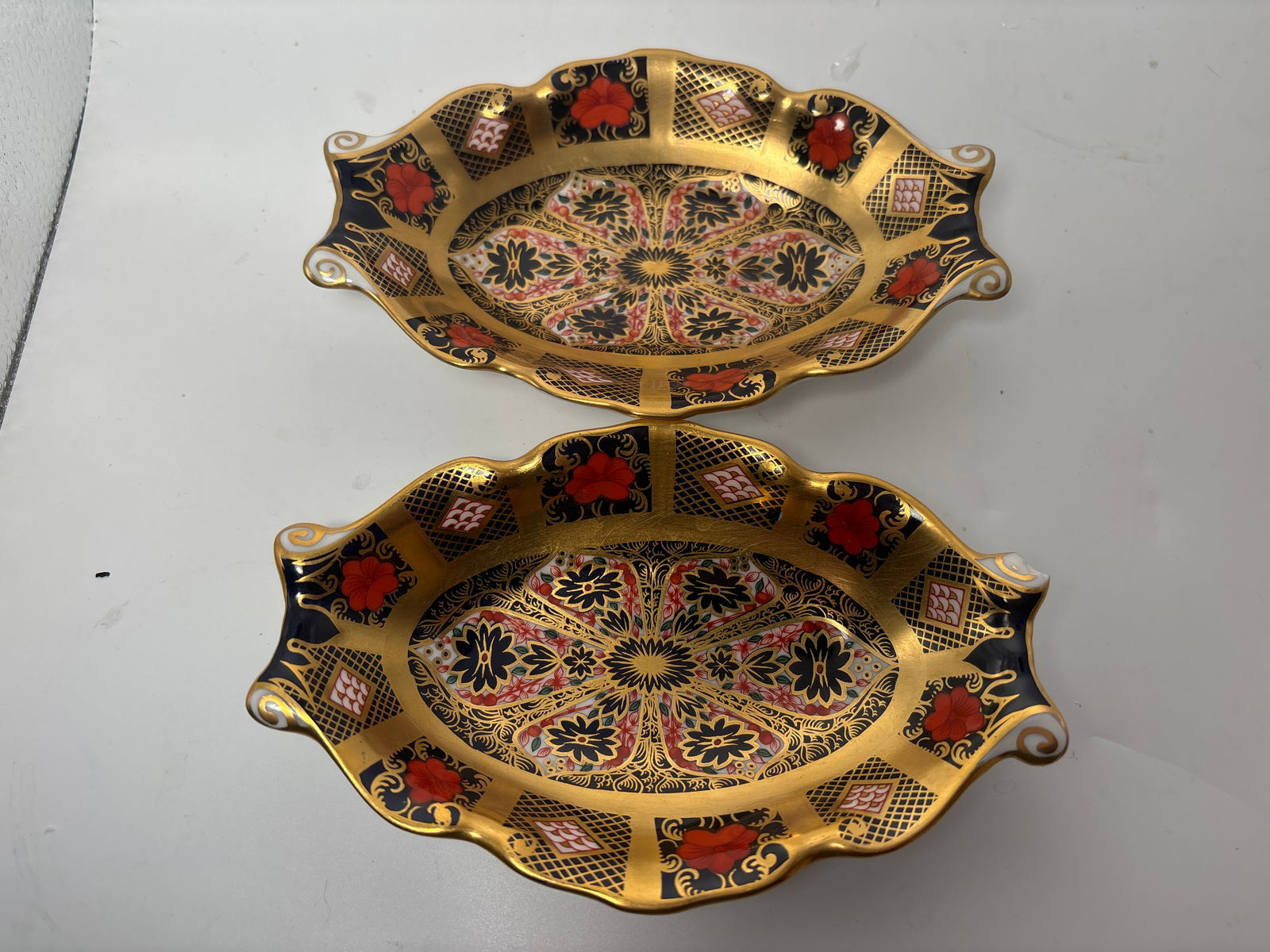 Pair Imari pattern 1128 Royal Crown Derby Imari English china 5&1/2 in oval dishes: Pair Royal Crown Derby Imari 1128 fine English china dishes in an oval/oblong shape.Heavy gold on opposing pierced through design. All hand painted.Very good condition. No chips or cracks and the gold