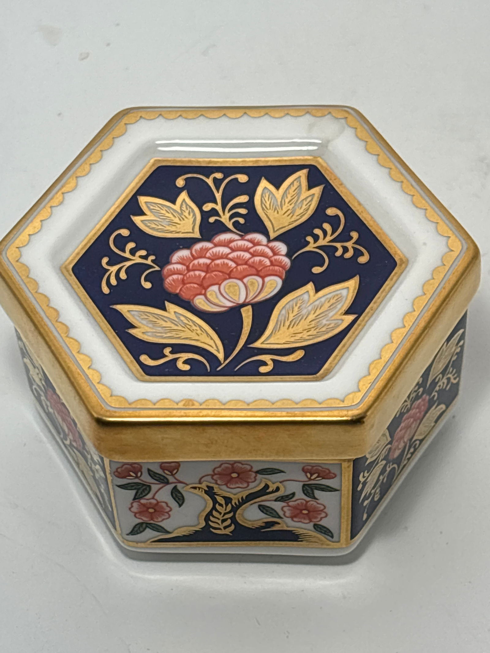 Uncommon Okd Imari pattern A.1298 Royal Crown Derby English china 3in covered trinket/pill box: Old Imari pattern A. 1298Royal Crown Derby English china 3inch covered trinket/pill box. No box. All hand painted.Very good condition. No chips or cracks and the gold is in great condition.