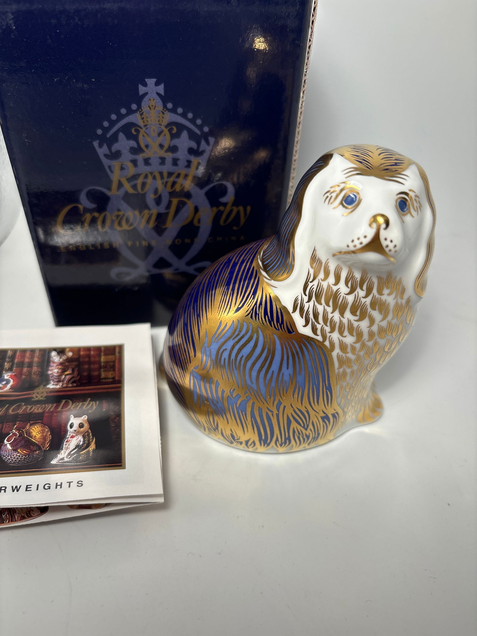 King Charles Spaniel Royal Crown Derby fine English china 4&1/2 inch paperweight: King Charles Spaniel Royal Crown Derby fine English china 4&1/2 inch paperweight. In original box. Silver stopVery good condition.
