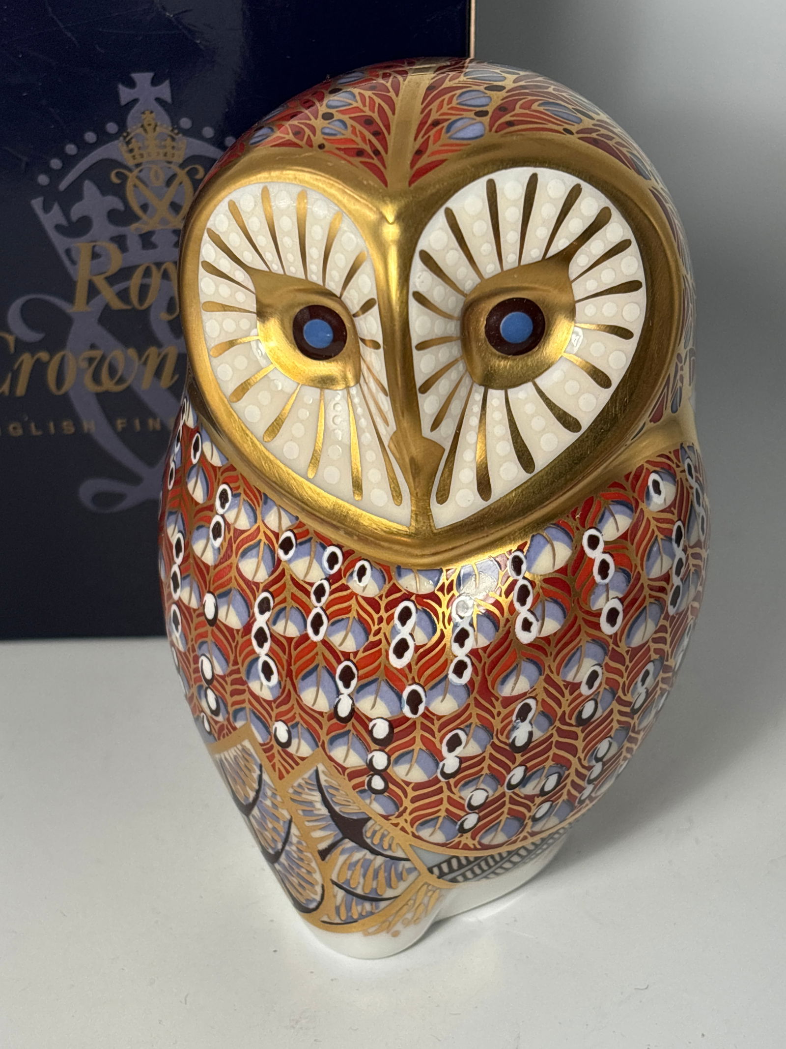 Royal Crown Derby Barn Owl 5 inch paperweight statue: Royal Crown Derby Barn Owl 5 inch paperweight statue. With original box. Gold stopper.Very good condition.