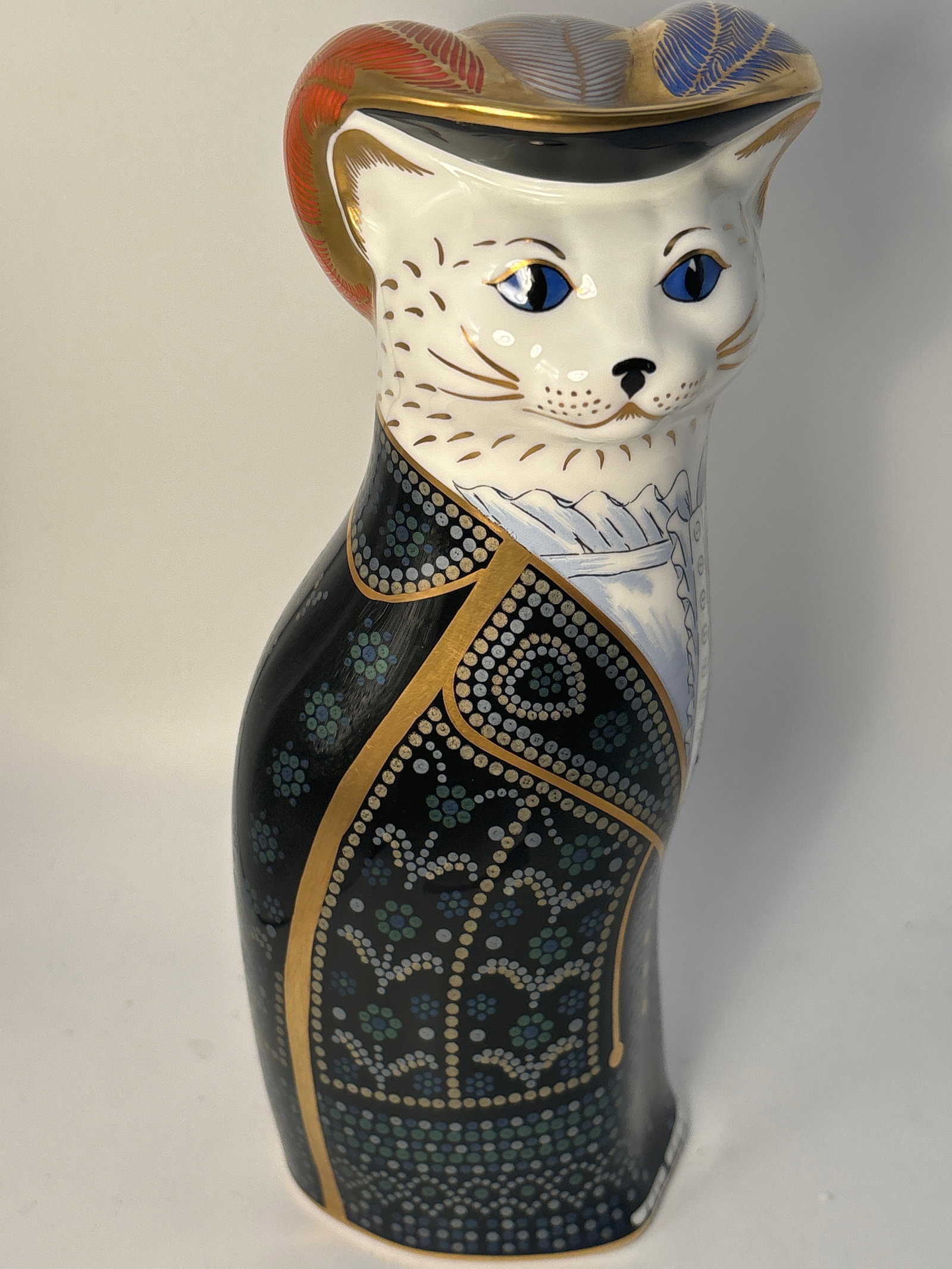 Tall 8inch National Cats ‘Pearly Queen’ Royal Crown Derby statue: Large National Cats Pearly Queen Royal Crown Derby 8” statue. No box. These were made without any stoppers and sold that way.Like new beautiful condition