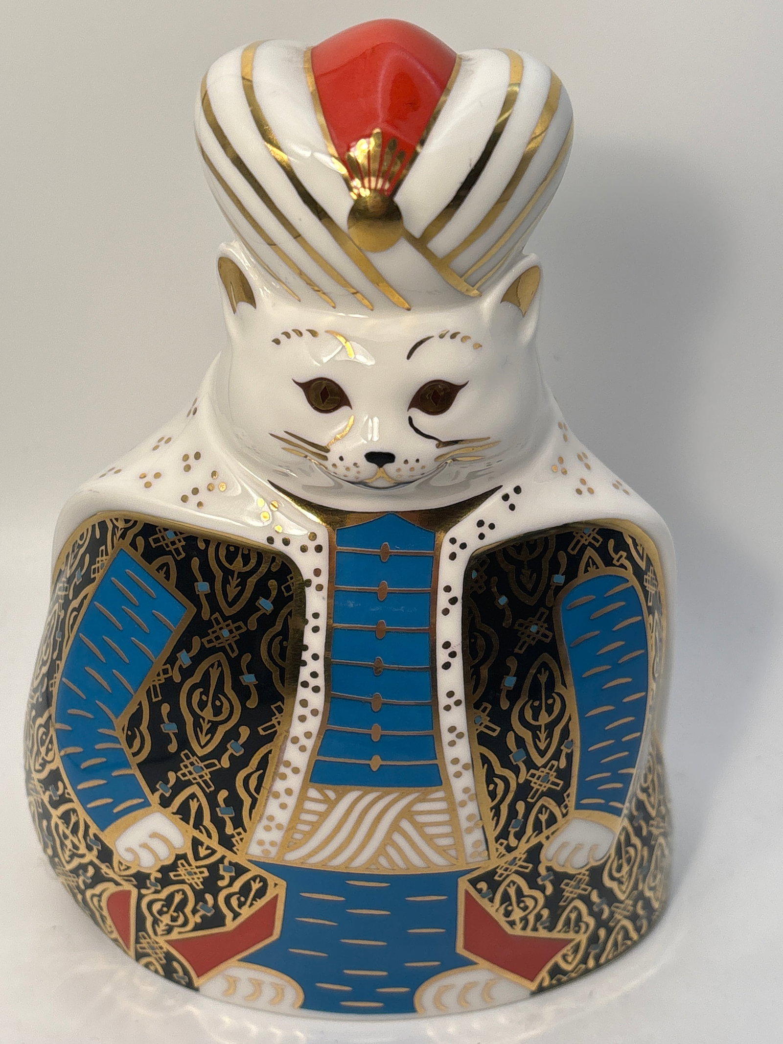 1986 Big Royal Cats ‘Persian’ Royal Crown Derby 4&1/2x5inch statue: Large Royal Cats Persian Royal Crown Derby statue. No box. Silver stopper. Like new beautiful condition