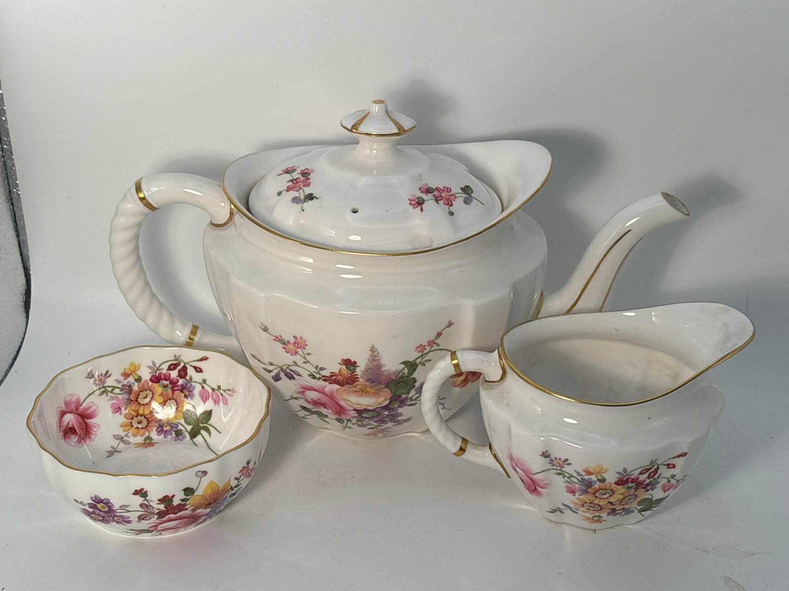 Three piece ‘Derby Posies’ Royal Crown Derby teaset; teapot, sugar & creamer: Three piece ‘Derby Posies’ Royal Crown Derby teaset; teapot, sugar & creamer Like new beautiful condition