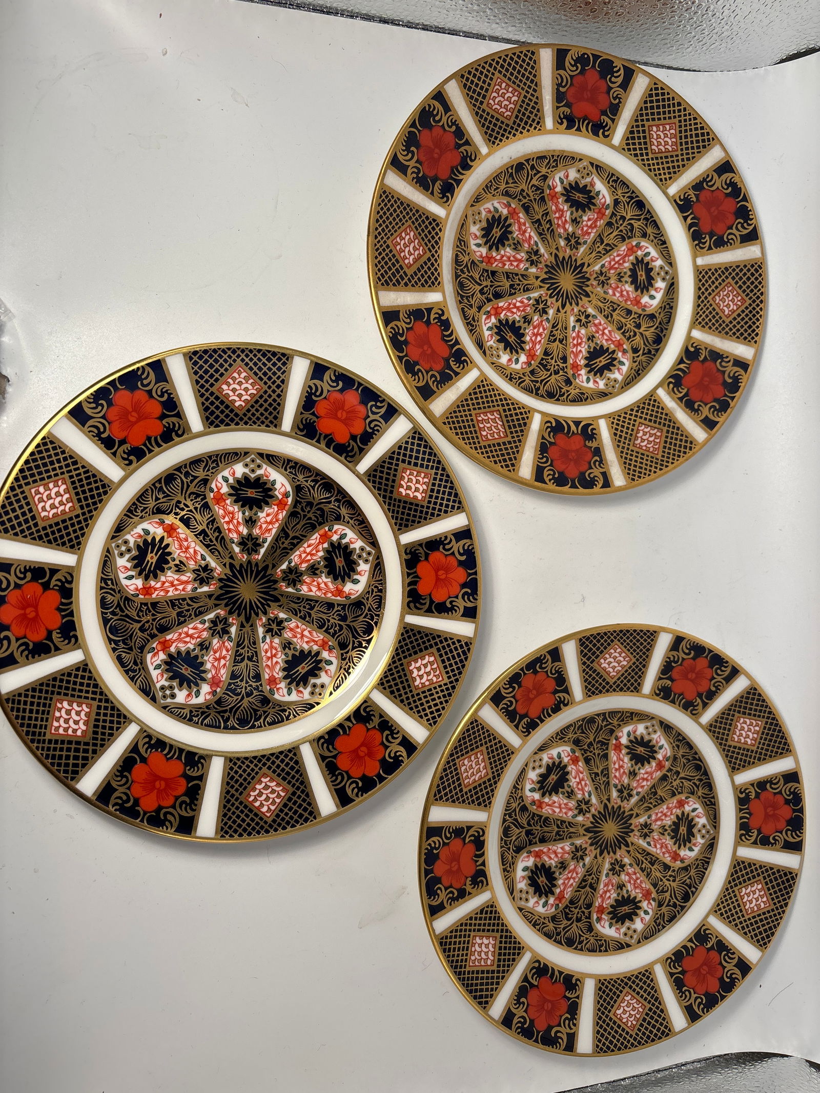 Three Old Imari 1128 Royal Crown Derby England 6&1/2inch small plates: Three Old Imari Royal Crown Derby England 6&1/2inch small plates. Lovely gold accents. Very good beautiful condition