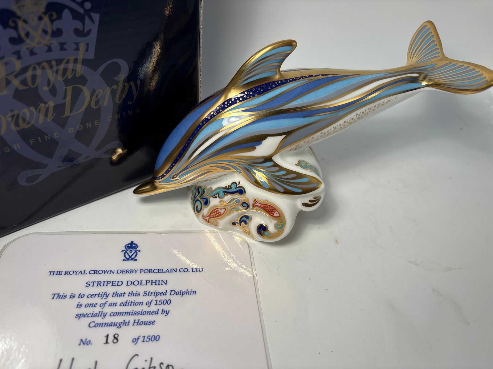 1999 Gold signature edition’Striped Dolphin’Dolphin Royal Crown Derby English 7&1/2 paperweight: Artist signed gold signature edition specially commissioned by Connaught House. The Striped Dolphin Royal Crown Derby English 7&1/3inch Paperweight statue. With certificate of authenticity. Good Stopp