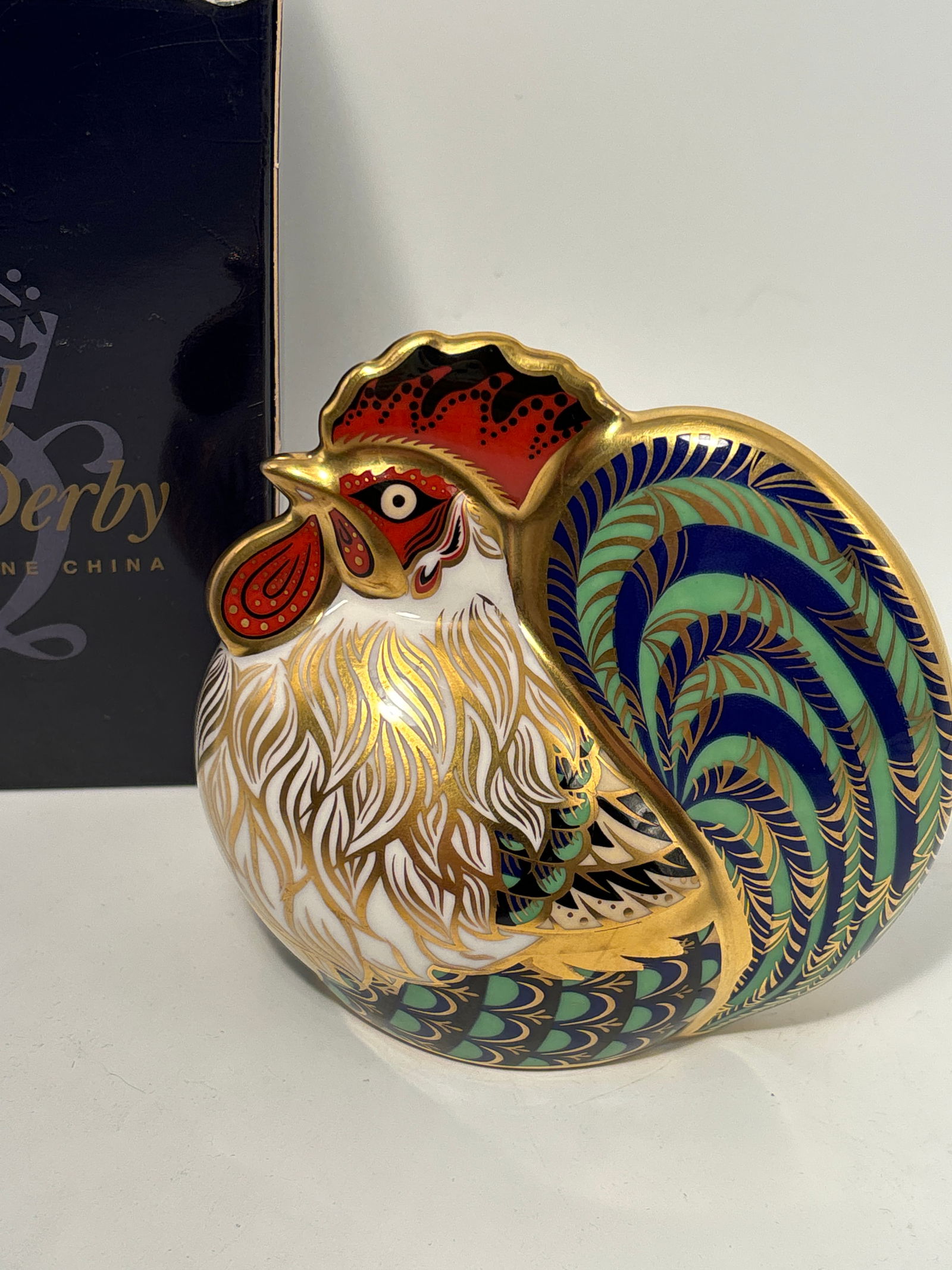 Unusual color 2002 limited ed. ‘Farmyard Cockerel’ Royal Crown Derby 4 inch paperweight: Unusual color 2002 limited ed. ‘Farmyard Cockerel’ Royal Crown Derby 4 inch paperweight. Gold stopper. Original box. New old stock. Very good condition