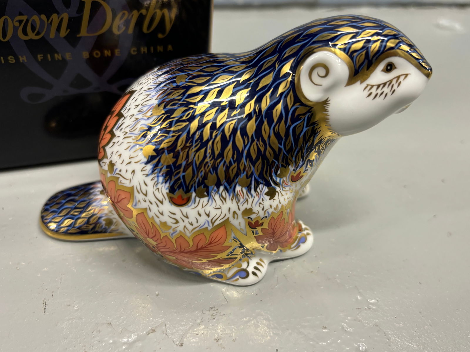 Artist signed limited edition Riverbank Beaver RoyalCrown Derby English fine china 4in. paperweight: Artist signed limited edition Riverbank Beaver Royal Crown Derby English fine china 4inch paperweight Statue. Silver stopper. Original box. Very good condition with no chips, cracks, lines, etc.