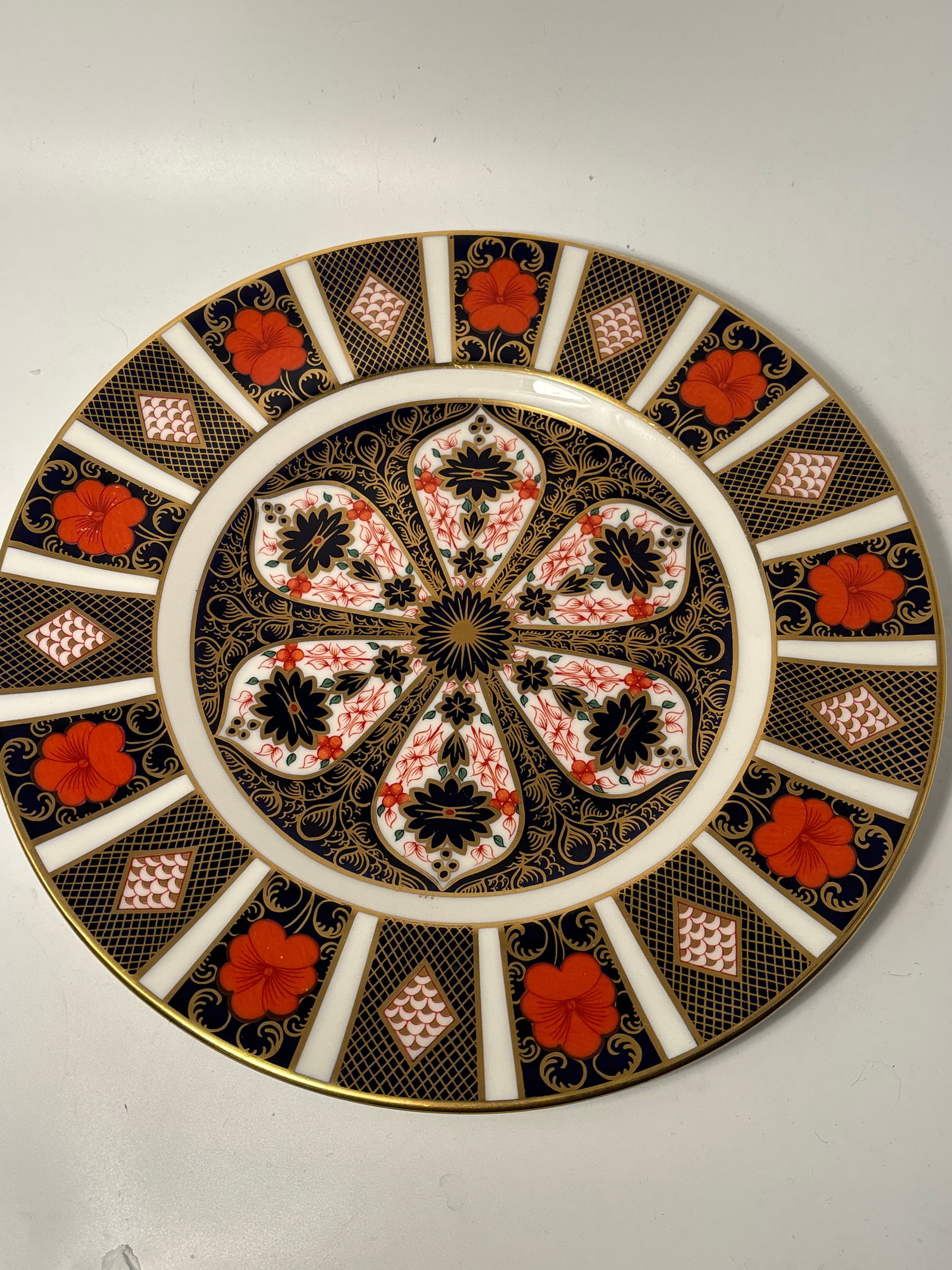 Imari 1128 pattern Royal Crown Derby England 9&1/4 inch plate: 9&1/4 inch Imari 1128 pattern Royal Crown Derby England plate. Very good condition, no chips, cracks, etc.