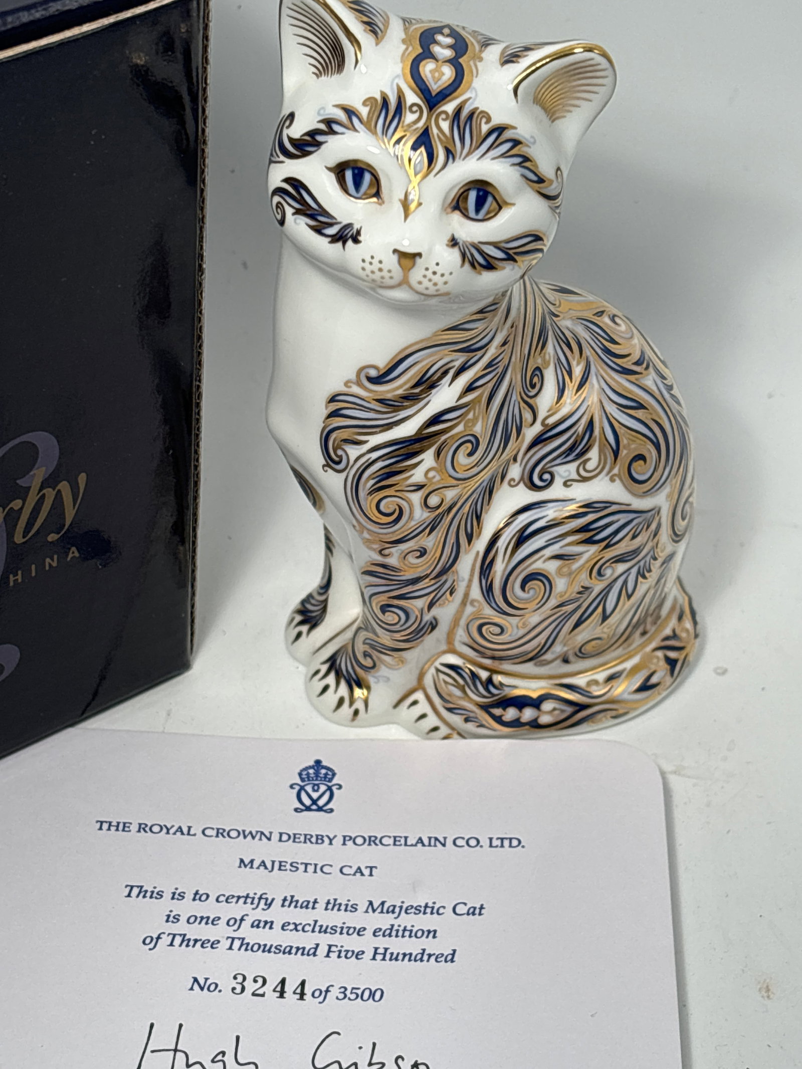 1997 limited edition’Majestic Cat’ Royal Crown Derby England 5&1/2 inch paperweight: 1997 limited edition’Majestic Cat’ Royal Crown Derby England 5&1/2 inch paperweight. Silver stopper. Original box. Very good condition, no chips, cracks, etc.