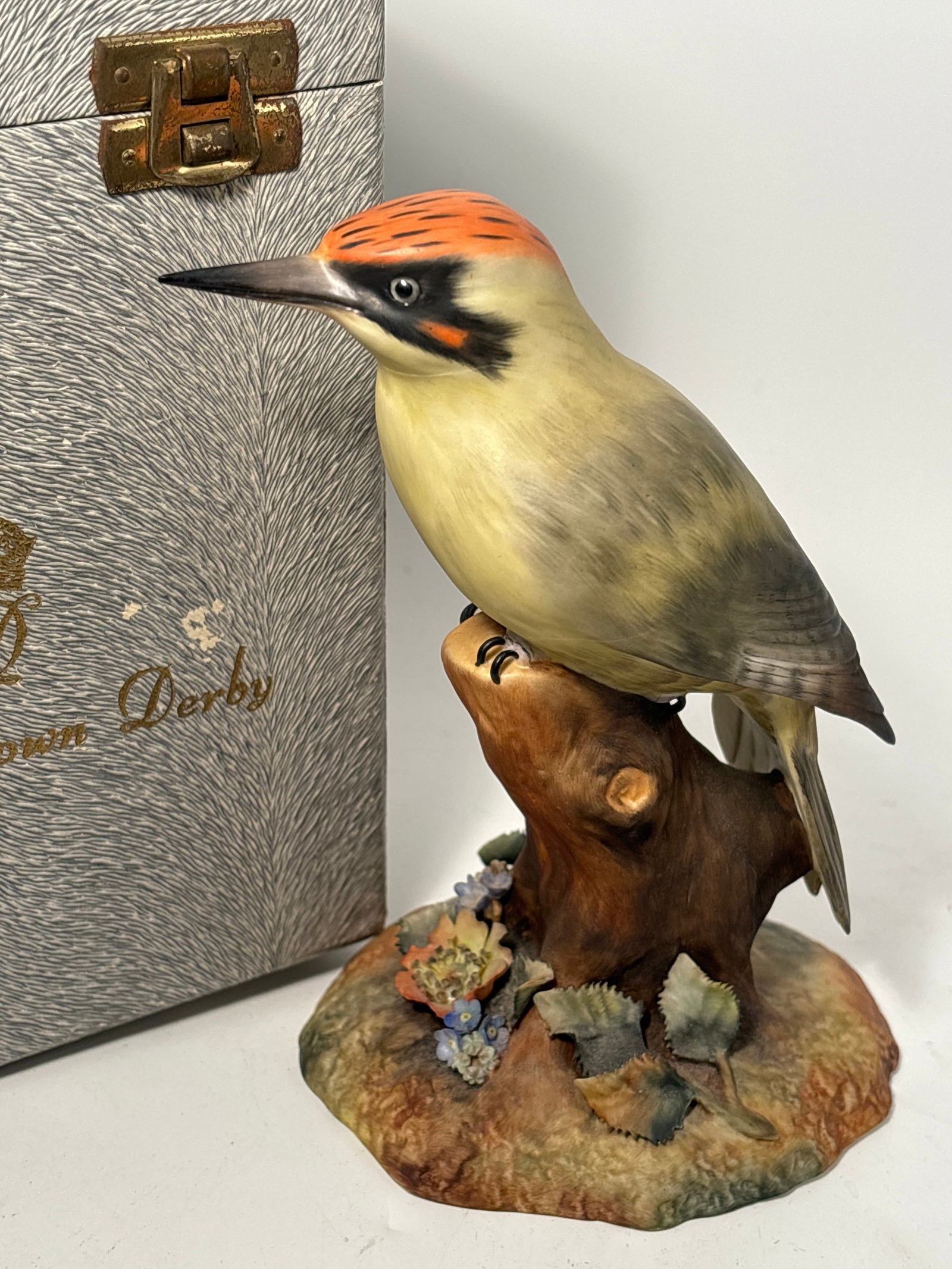 Artist initialed Tall 6&12inch Woodpecker Royal Crown Derby statue: Artist initialed Tall 6&12inch Woodpecker Royal Crown Derby statue. Flowers appear in great condition.In good condition with no obvious faults or damage.Original box. Very good condition, no chips, cr