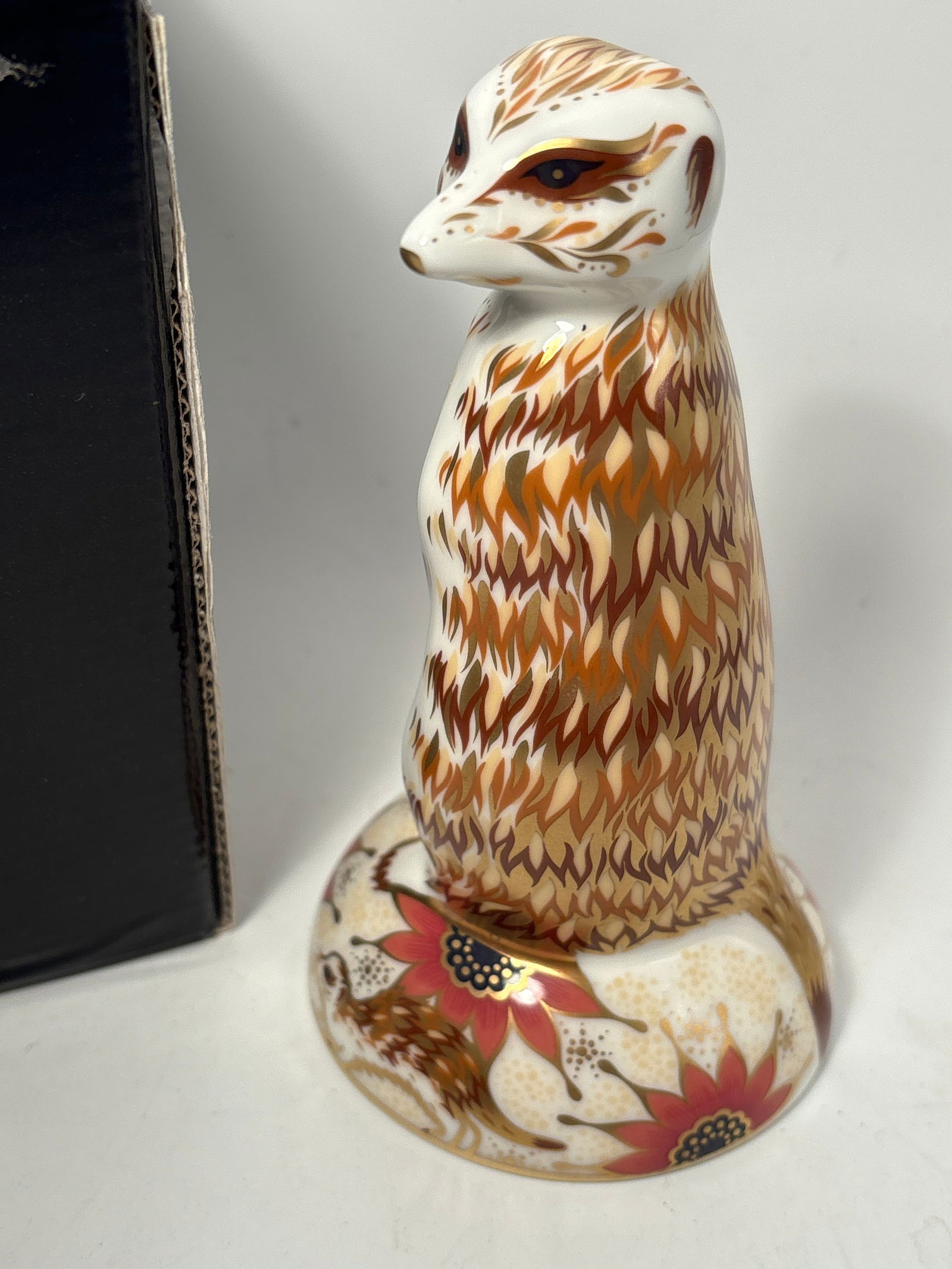 2006 Meerkat Royal Crown Derby 5&1/2 inch paperweight: 2096 Meerkat Royal Crown Derby 5&1/2 inch paperweight Statue. In original box. Silver stopper.Very good condition, no chips, cracks, etc.