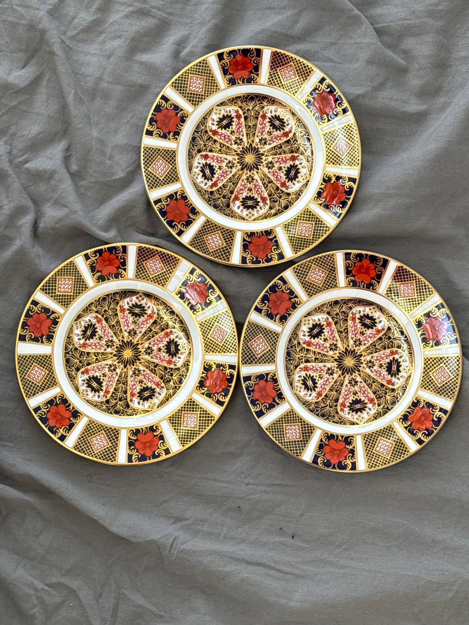 Three Imari 1128 pattern Royal Crown Derby 6&1/4 inch side plates.: Three Imari 1128 pattern Royal Crown Derby plates.Very good condition, no chips, cracks, etc.