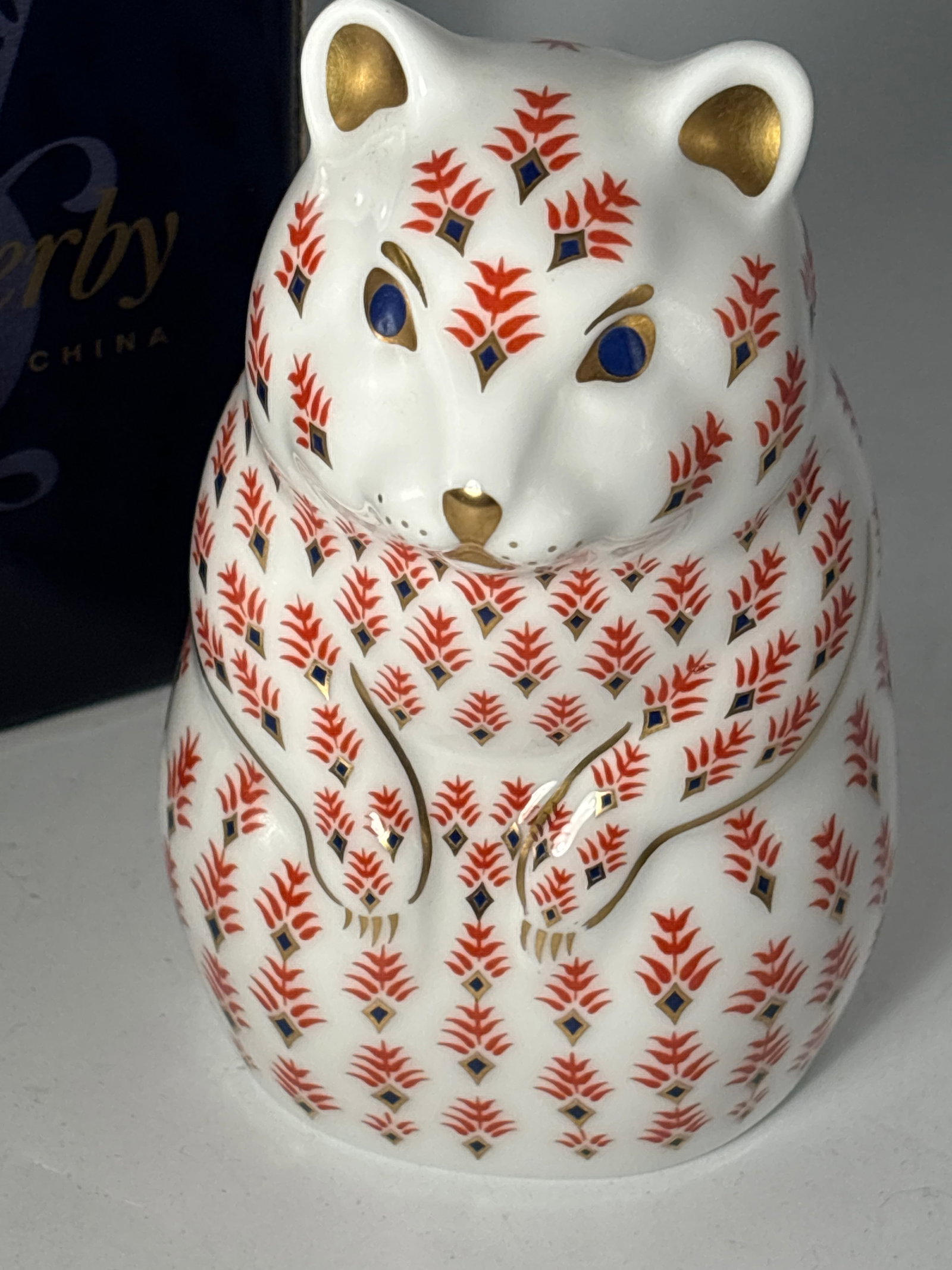 Hamster5inch Royal Crown Derby Paperweight statue: Hamster 5inch Royal Crown Derby Paperweight statue. Gold stopper. Original box . Very good condition, no chips, cracks, etc.