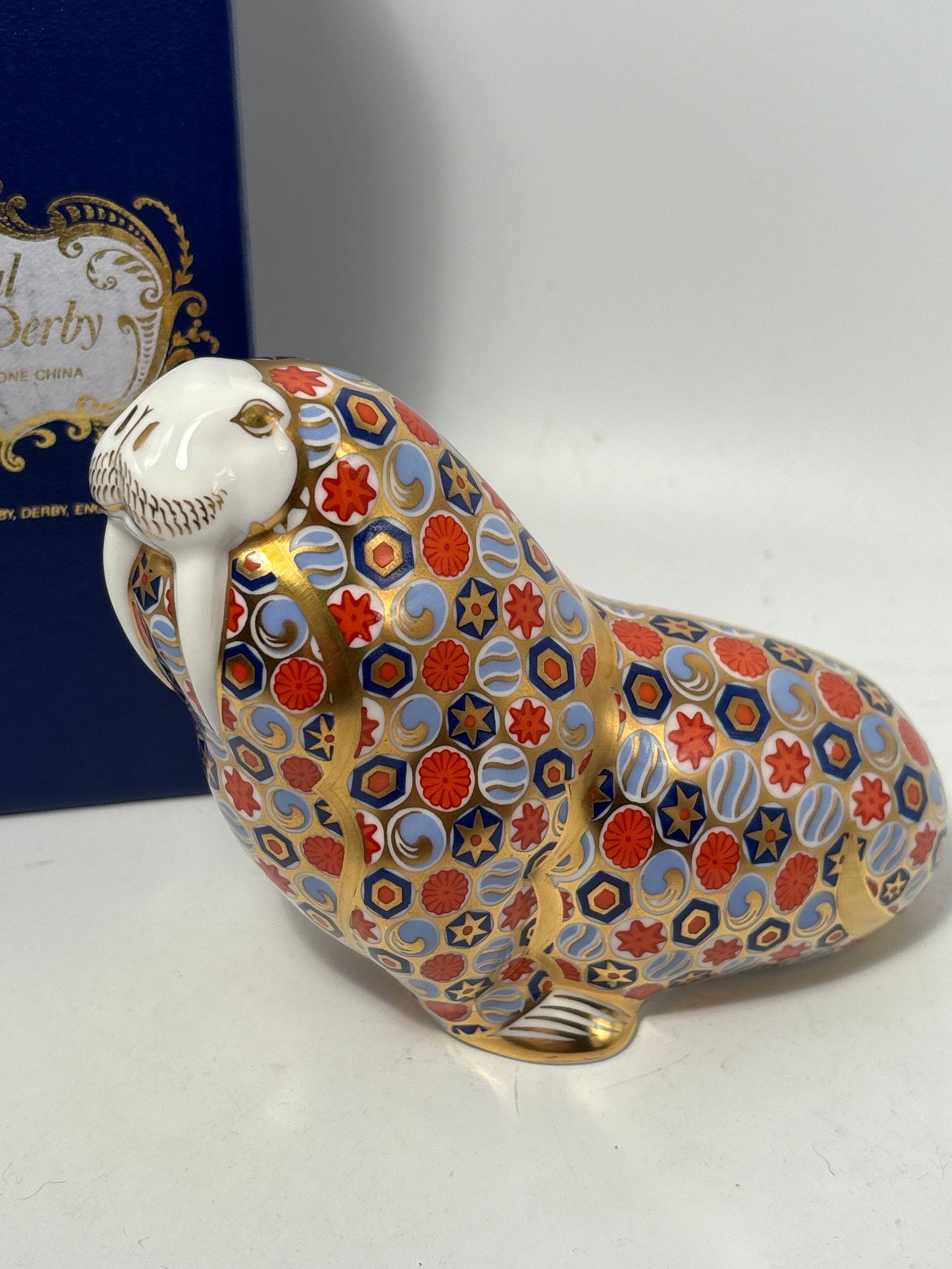 Imari Walrus form Royal Crown Derby 4x5inch paperweight statue: Imari Walrus form Royal Crown Derby 4x5paperweight statue. Original box. Silver stopper.Very good condition, no chips, cracks, etc.