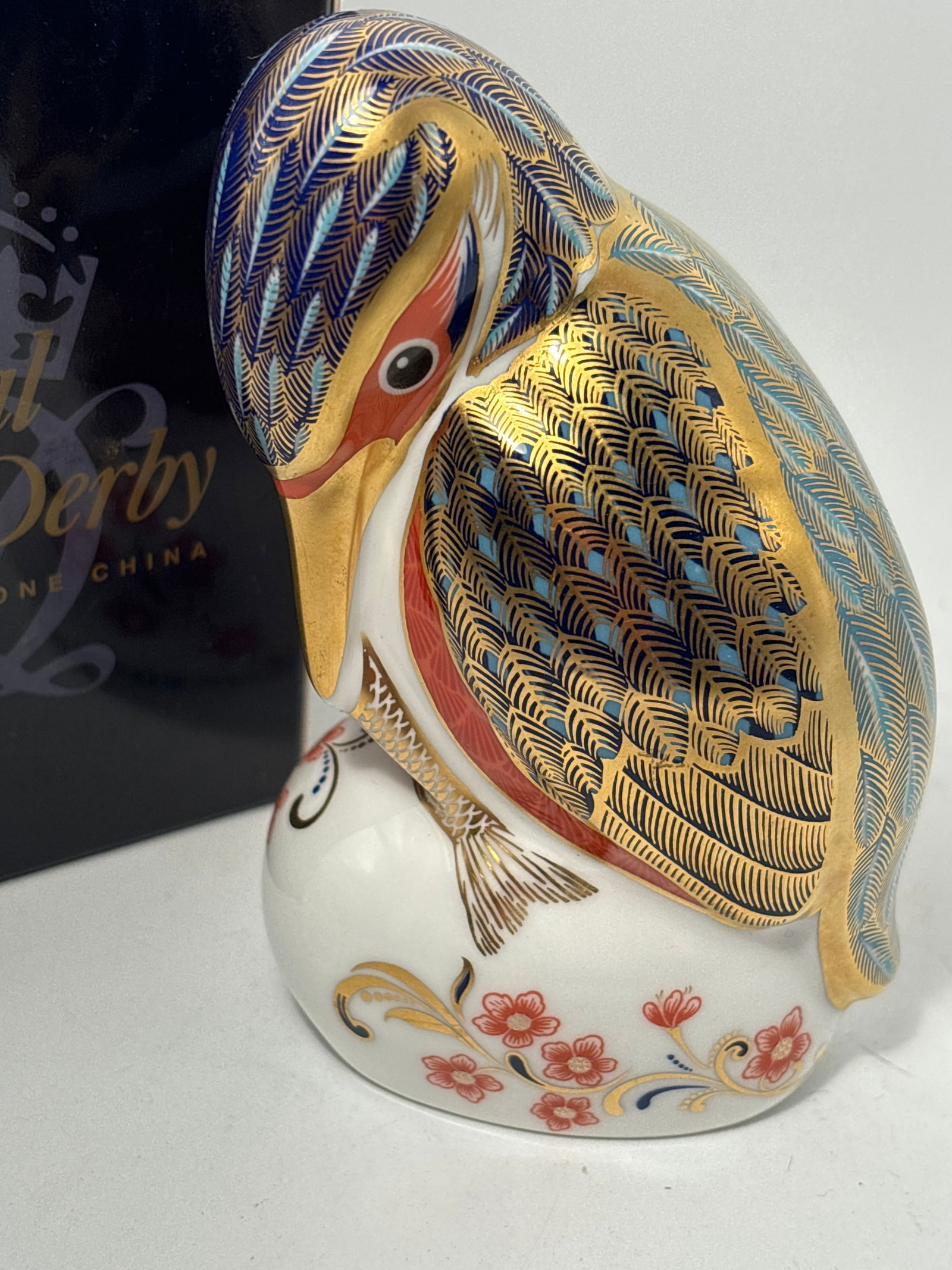 Imari Kingfisher Royal Crown Derby 5 inch paperweight statue: Imari Kingfisher Royal Crown Derby 5 inch paperweight statue. Gold stopper. With box. Very good condition, no chips, cracks, etc.