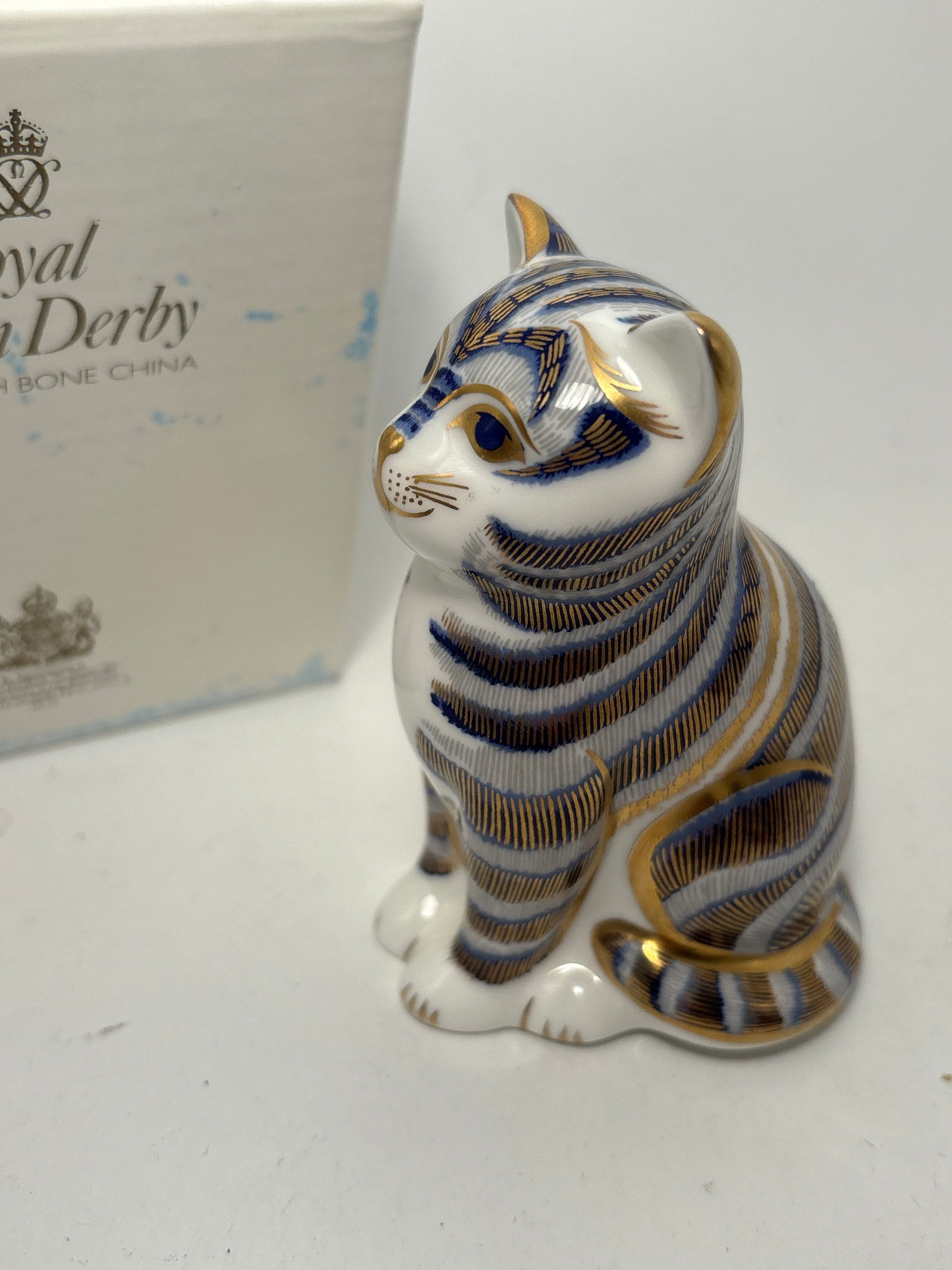 Imari Grey kitten Royal Crown Derby fine China 3&1/2 inch paperweight: Imari Grey kitten Royal Crown Derby fine China 3&1/2 inch paperweight Silver stopper. Original box. Very good condition, no chips, cracks, etc.