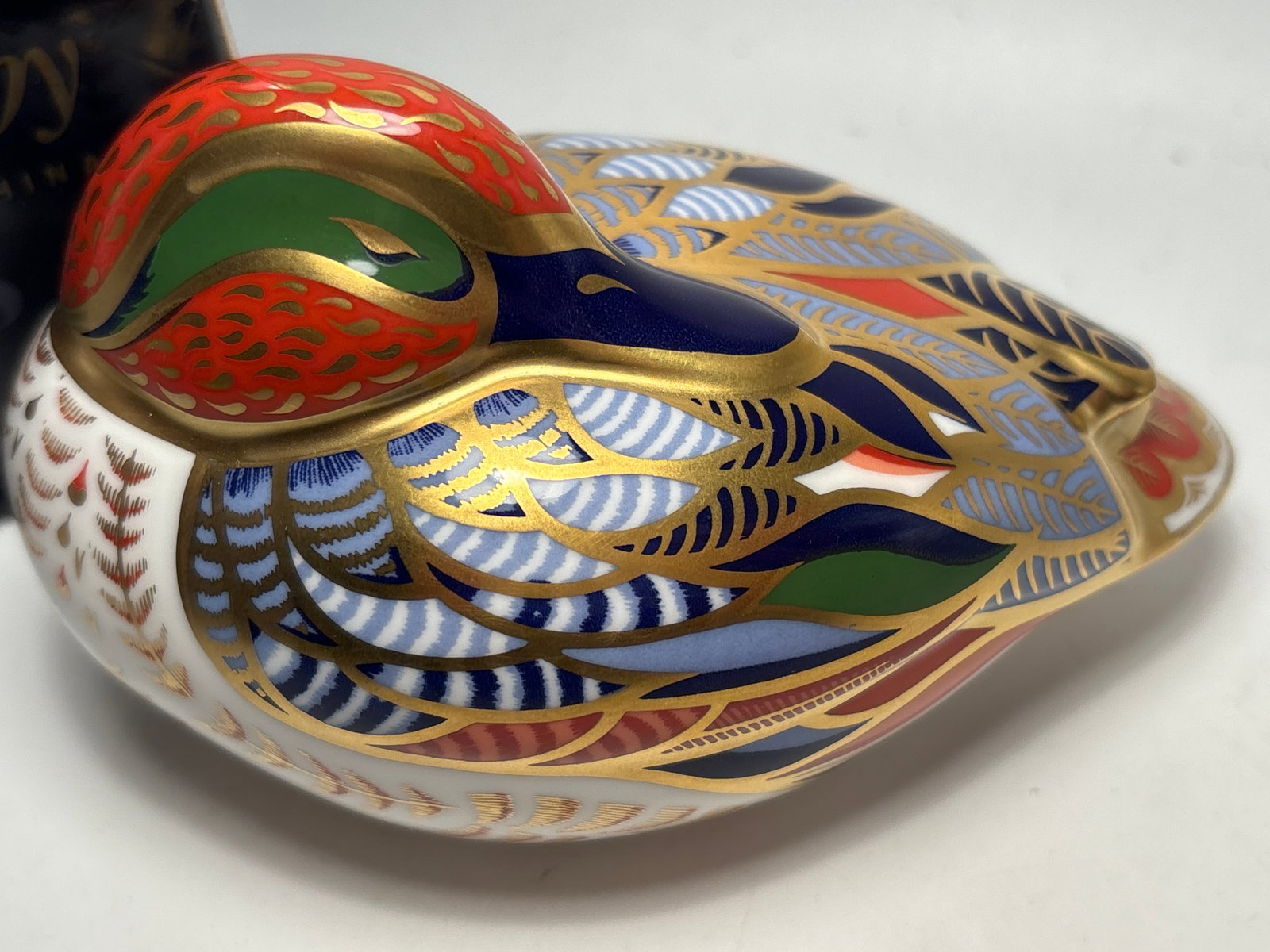 John Ablitt/Sue Rowe artists 2001 Teal 5inch Crown Derby fine China paperweight: John Ablitt/Sue Rowe artists 2001 Teal 5inch Crown Derby fine China paperweight Original box. Gold stopper.Very good condition, no chips, cracks, etc.