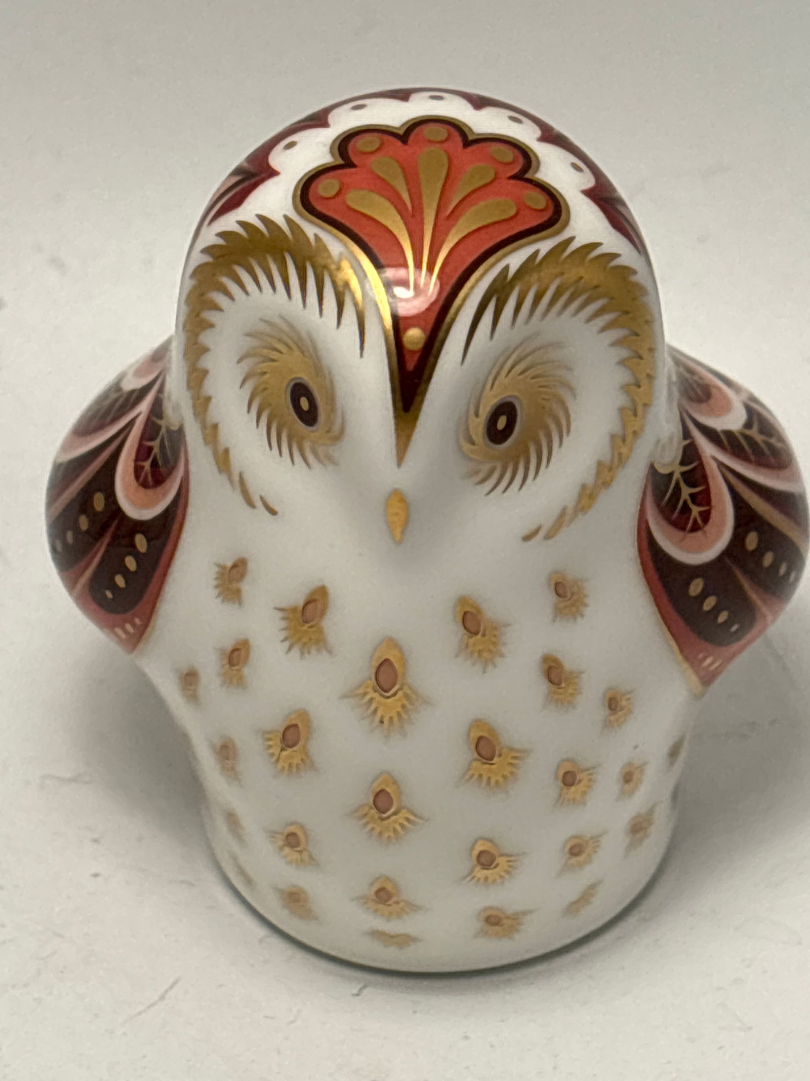 2007 Collectors Guild ‘Owlet’ 3&1/2 inch Royal Crown Derby paperweight: Owlet 3&1/2 inch Royal Crown Derby fine China. NO box. Gold stopper .Very good condition, no chips, cracks, etc.