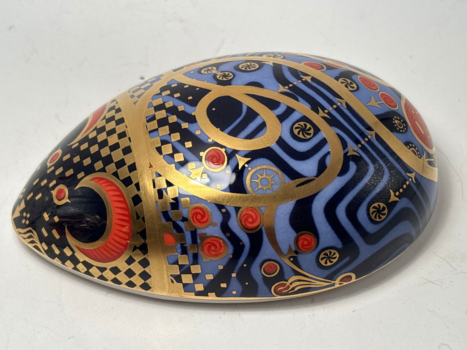 2000 millennium’Computer Mouse’ 4&1/4 inch Royal Crown Derby paperweight: Computer mouse Royal Crown Derby fine China. NO box. Gold stopper.Very good condition, no chips, cracks, etc.