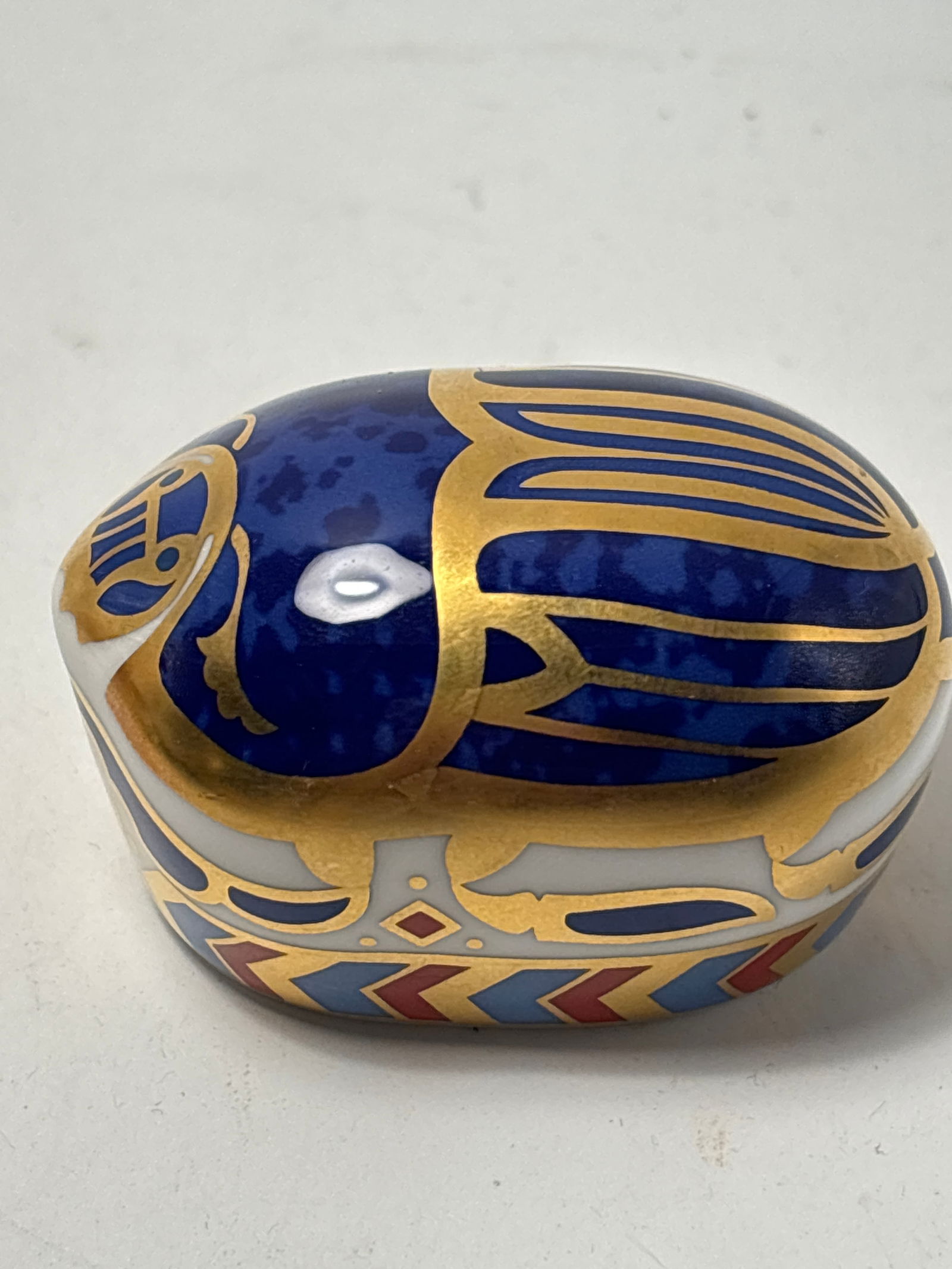 2000 millennium bug 2inch Royal Crown Derby paperweight: Millennium bug Royal Crown Derby fine China. NO box. Gold stopper.Very good condition, no chips, cracks, etc.