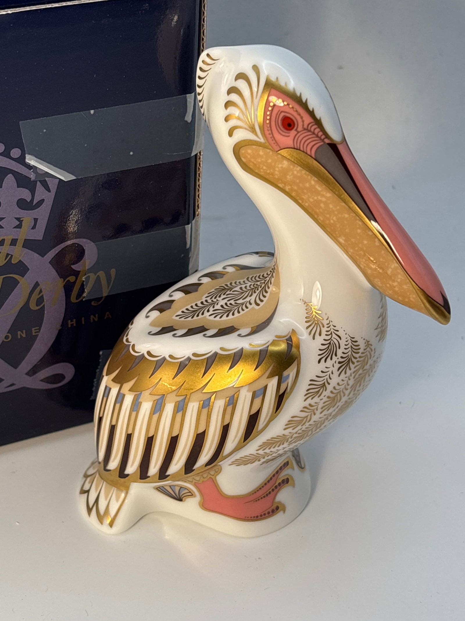 Artist signed Limited edition’White ‘ Royal Crown Derby 6 inch paperweight: Limited edition’White ‘ Royal Crown Derby 6 inch paperweight With box. Gold stopper.Good condition