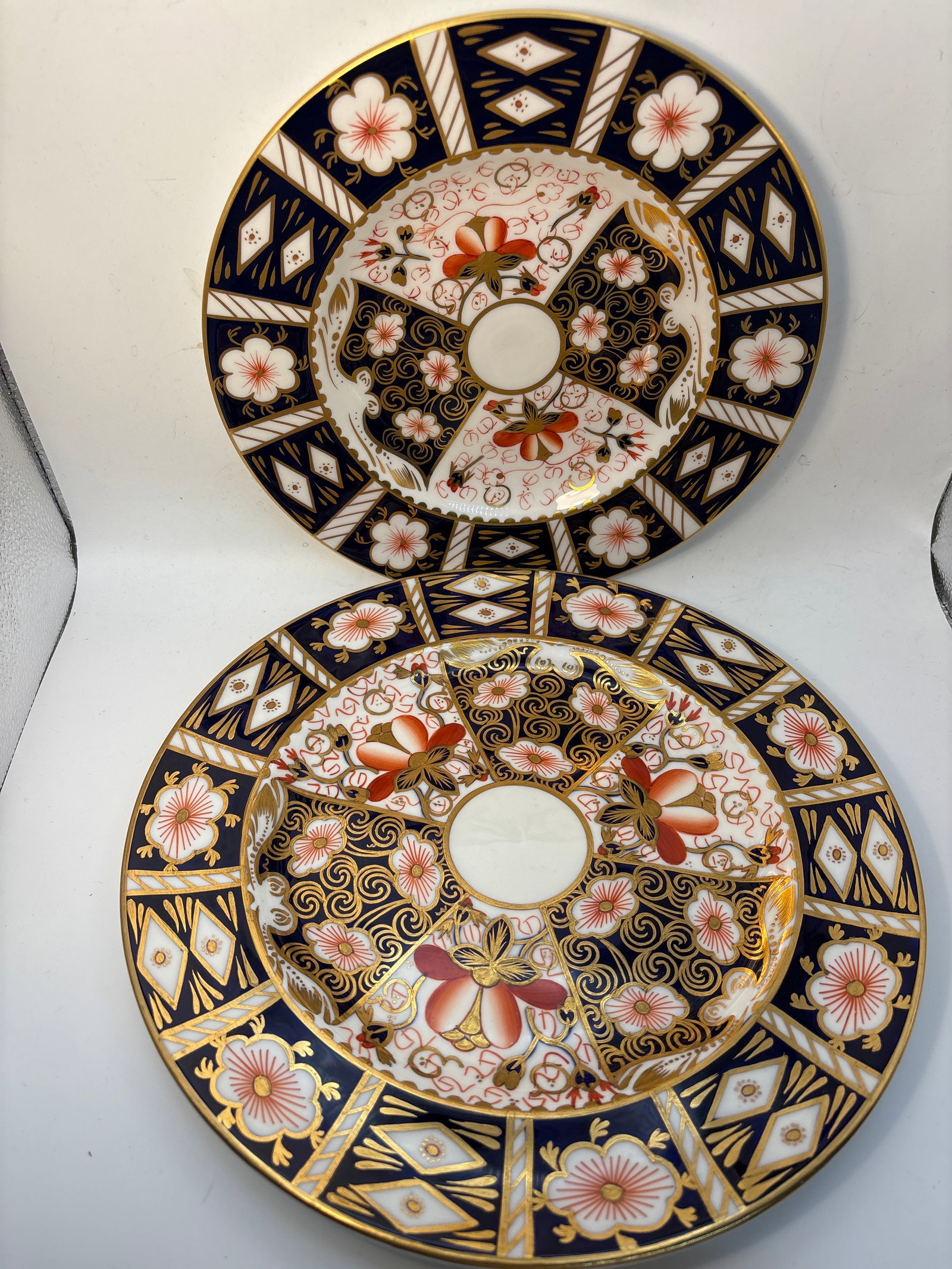 Two similar Imari 2451 pattern Royal Crown Derby plates: Two similar Imari 2451 pattern Royal Crown Derby plates. Larger is 10&1/2 & other is 9 inches.Both in very good condition