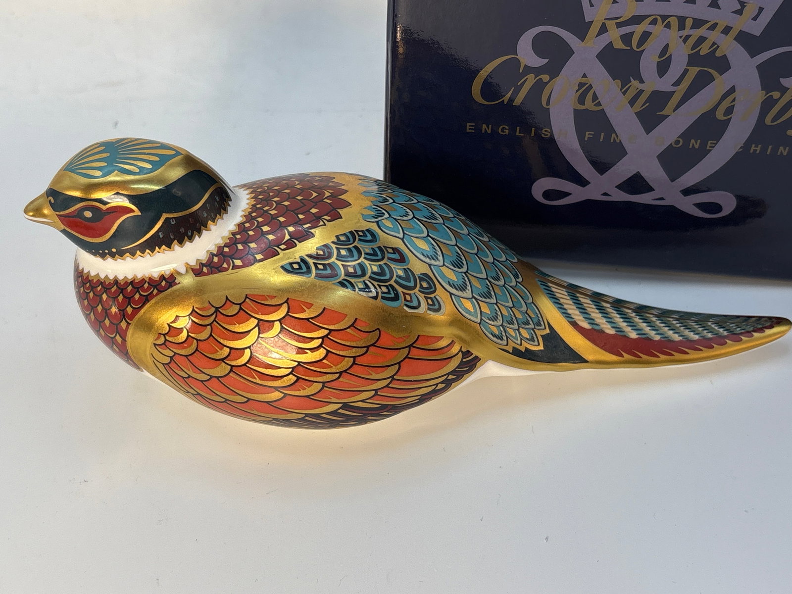 1998 Collectors Guild’Woodland Pheasant” Royal Crown Derby English fine China 7 inch: 1998 Collectors Guild’Woodland Pheasant” Royal Crown Derby English fine China 7 inch paperweight. Gold stopper. With box.No chips, cracks, repairs…Very good condition