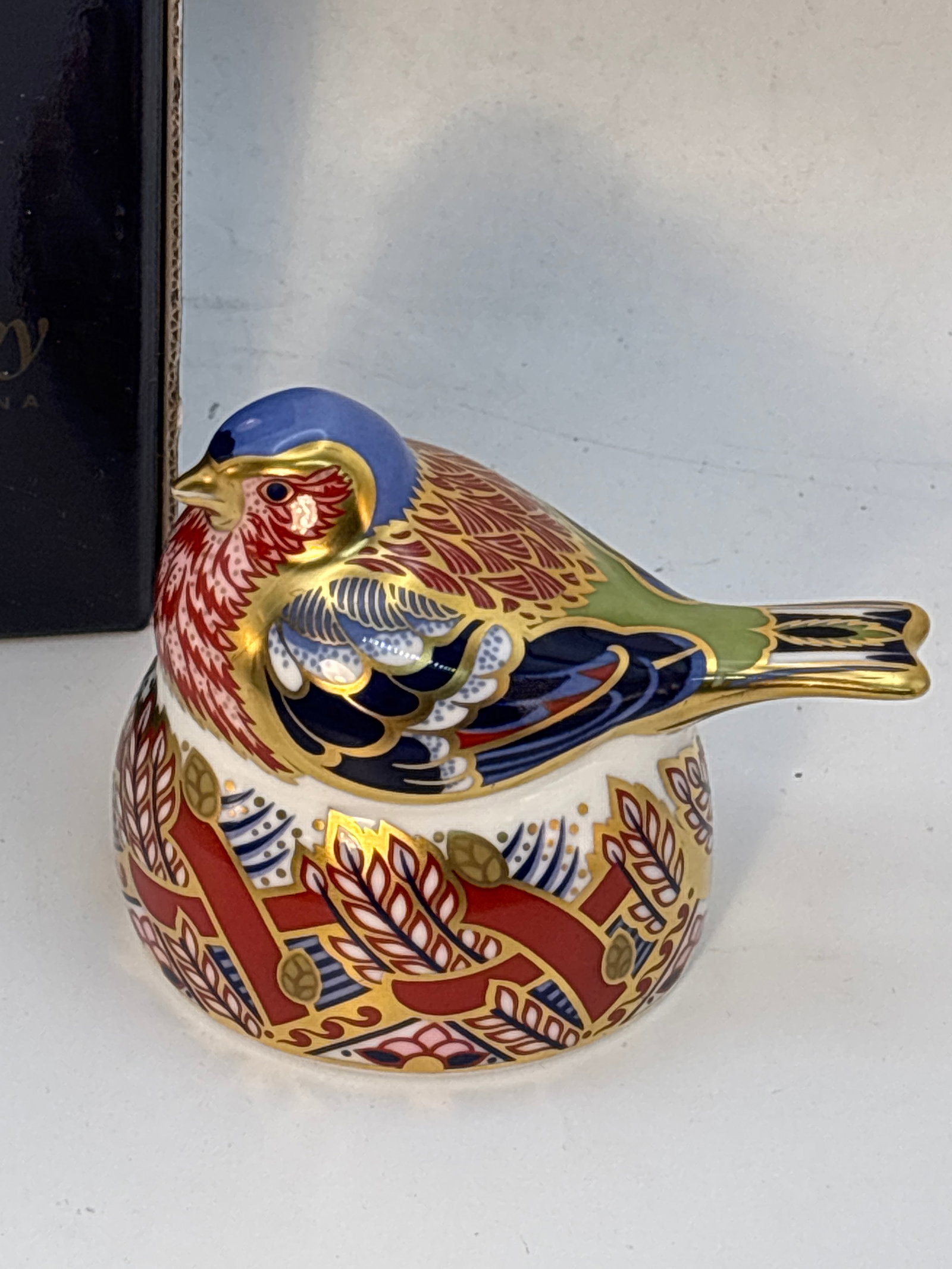 1997 Collectors Guild ‘Chaffinch Nesting’ ; Royal Crown Derby English china 3&1/2 inch: 1997 Collectors Guild ‘Chaffinch Nesting’ ; Royal Crown Derby English china 3&1/2 inch paperweight .Silver stopper. With box.No chips, cracks, repairs…Very good condition