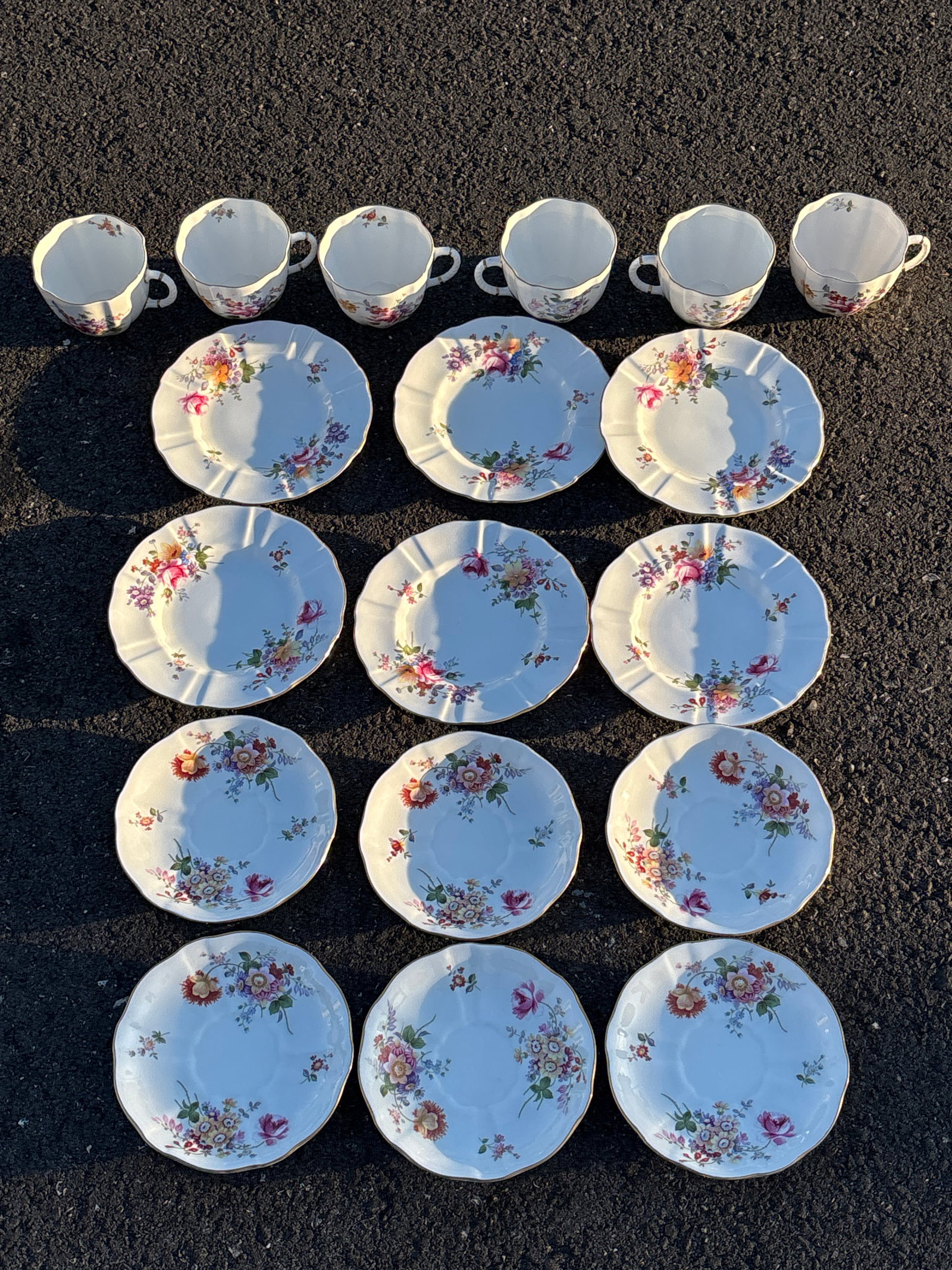 Green mark Eighteen piece ‘Derby Posies’ Royal Crown Derby trio set; cup, saucer, plate: 1960’s vintage green mark Eighteen piece ‘Derby Posies’ Royal Crown Derby trio set; cup, saucer, plate. 6 cups are 2&1/2 inch high, saucers are 5&1/2inch & side plates are 6&1/4inch wide.No chip