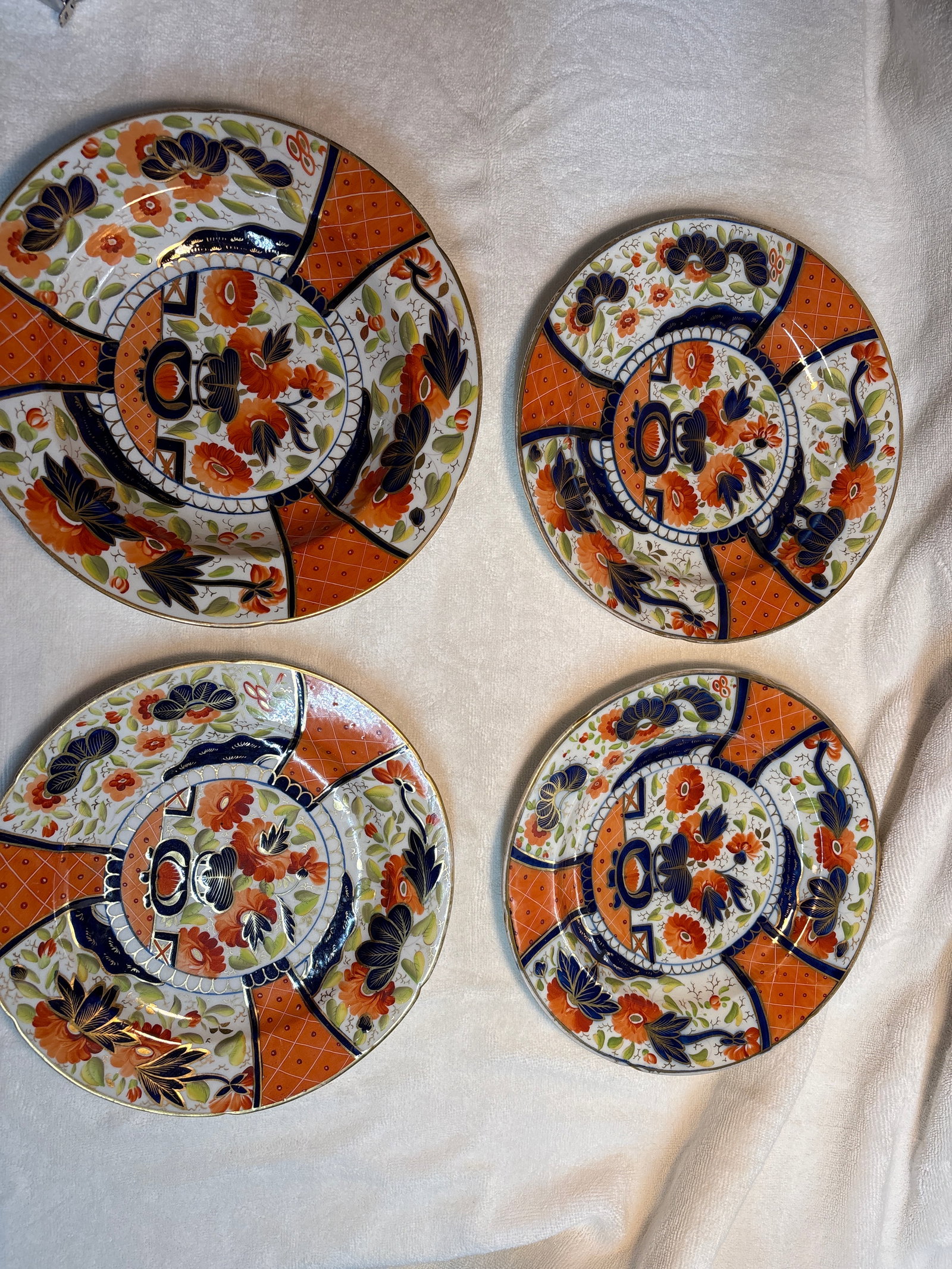 Unmarked maker set of four antique Imari style plates & bowl: Unmarked maker set of four antique Imari style plates & bowl.Single 9&1/2inch bowl and three matching 9&3/4 inch plates. good condition with spider line on back of one plate.