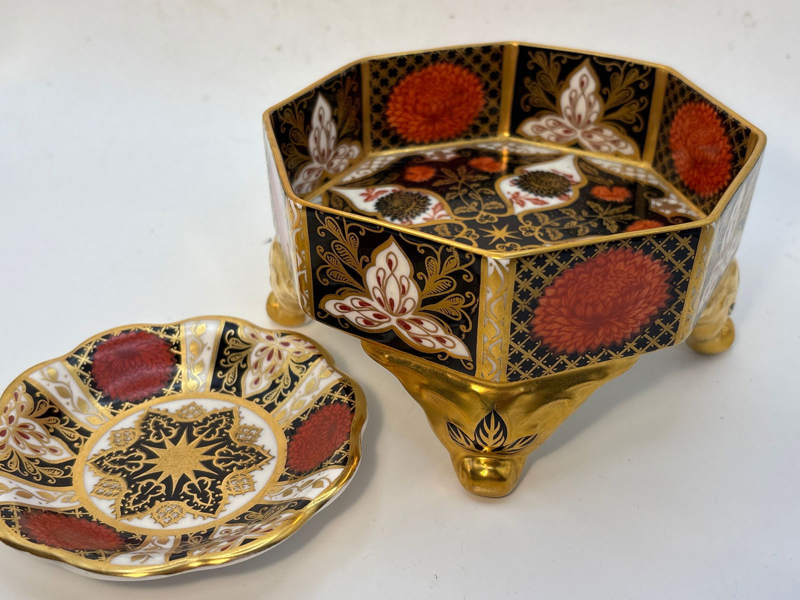 Beautiful Abbeydale ‘Chrysanthemum’ English bone china octagonal 5&1/4 inch footed bowl & a dish: Abbeydale ‘Chrysanthemum’ English bone china octagonal 5&1/4 inch footed bowl & a dish. Heavy gold enamel on four feet; 3 inches high. Small dish is 3&3/4 inches.Very good condition; no chips, cra