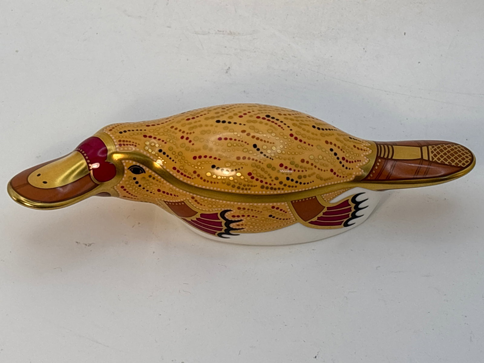 1999 artist signed Australian collection duck billed Platypus Royal Crown Derby 6&1/2 paperweight: 1999 artist signed Australian collection duck billed Platypus Royal Crown Derby 6&1/2 inch long paperweight .Gold stopper. No box.Very clean with no chips, cracks, etc.
