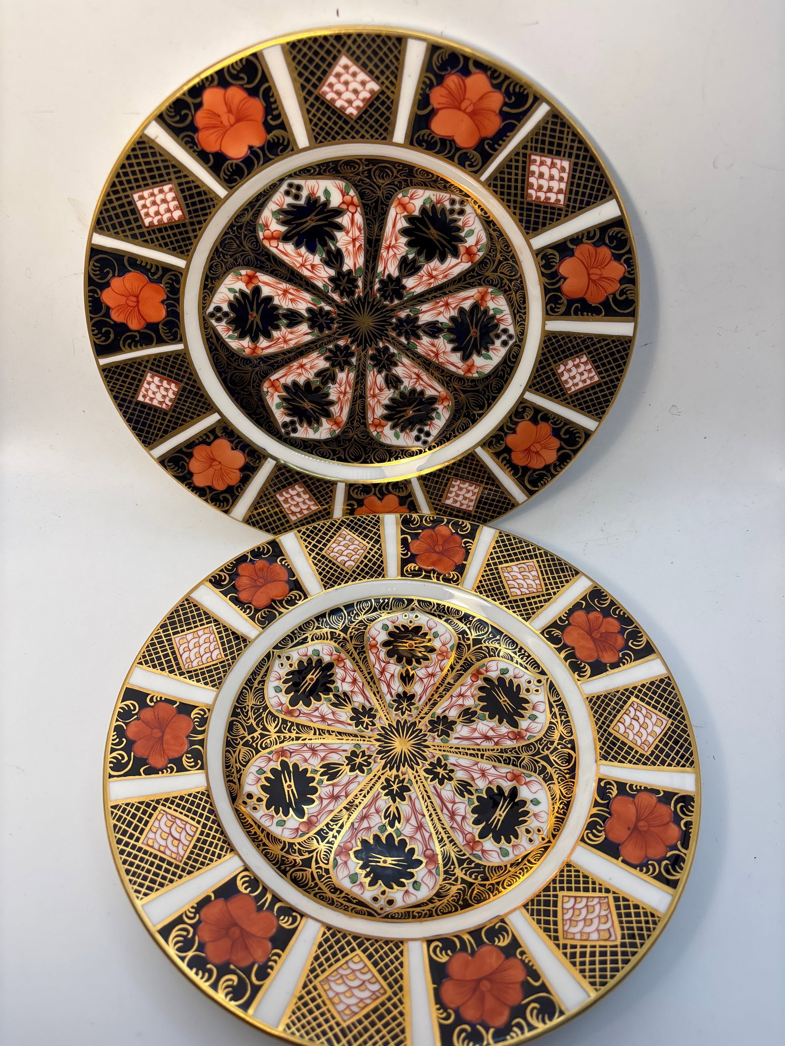 Pair Imari #1128 pattern Royal Crown Derby 8&1/2 inch plates, 1st quality: Pair Imari #1128 pattern Royal Crown Derby 8 & 1/2 inch plates; 1st quality.Beautiful condition.Very clean with no chips, cracks, etc.