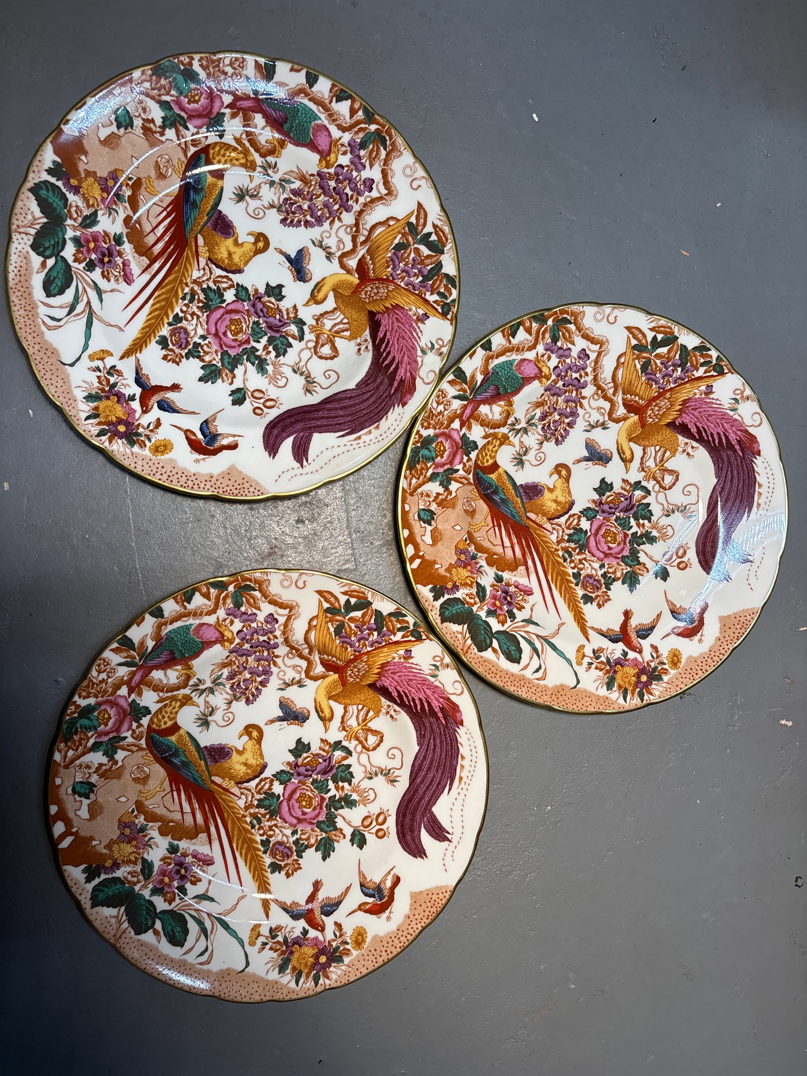 3matching A73 pattern ‘Olde Avesbury’ Royal Crown Derby fine china 10&1/4 in plates;2nd quality: Set of three matching A73 pattern ‘Olde Avesbury’ Royal Crown Derby fine china 10&1/4 inch plates; 2ndquality. No one marks, etc.Very Good condition.Very clean with no chips, cracks, etc.