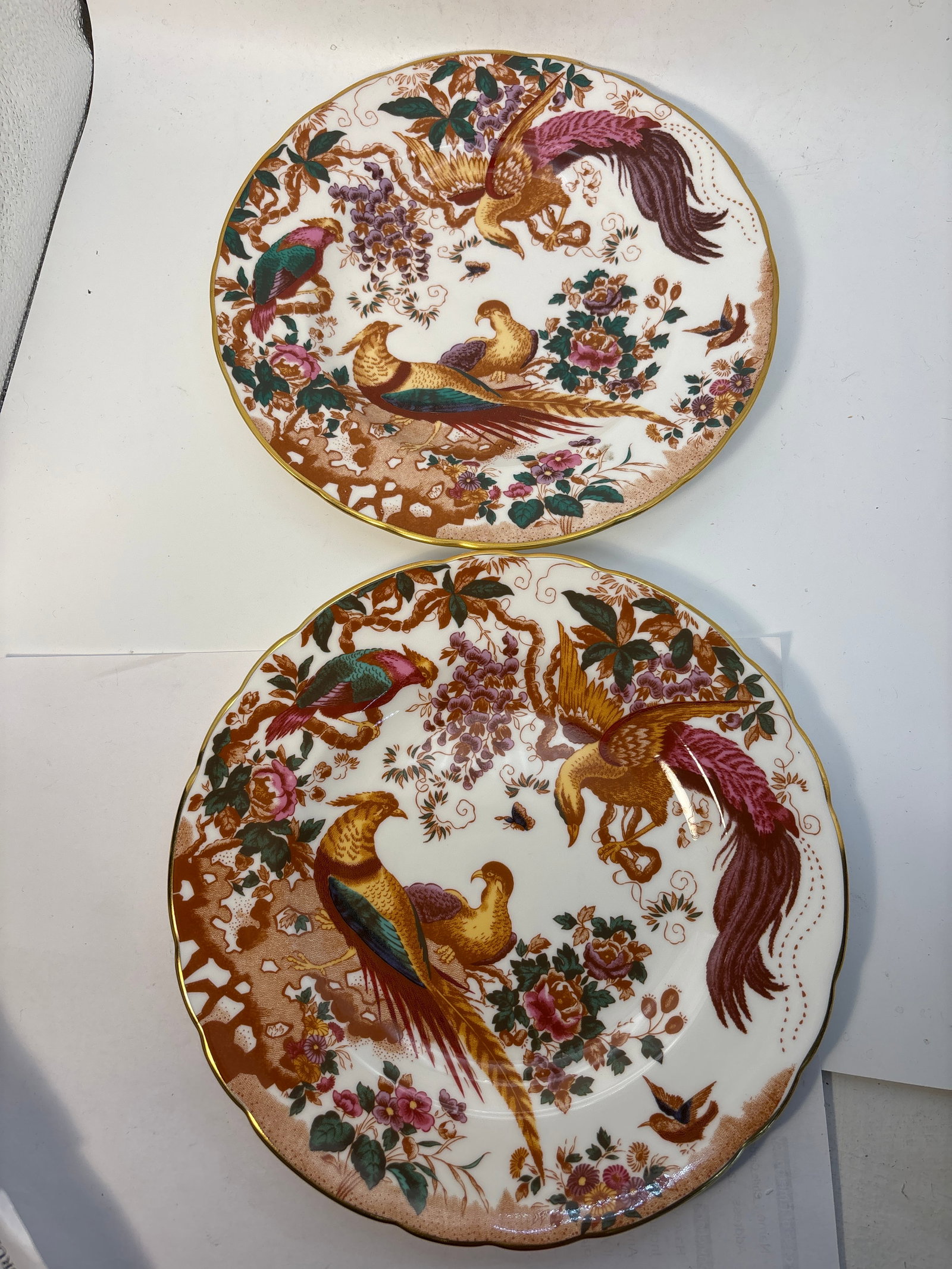 Pair A73 pattern ‘Olde Avesbury’ Royal Crown Derby fine china 8&1/2in plates; 2nd quality: Pair matching A73 pattern ‘Olde Avesbury’ Royal Crown Derby fine china 8&1/2 inch plates; 2nd quality . No marks, etc.Very Good condition.Very clean with no chips, cracks, etc.