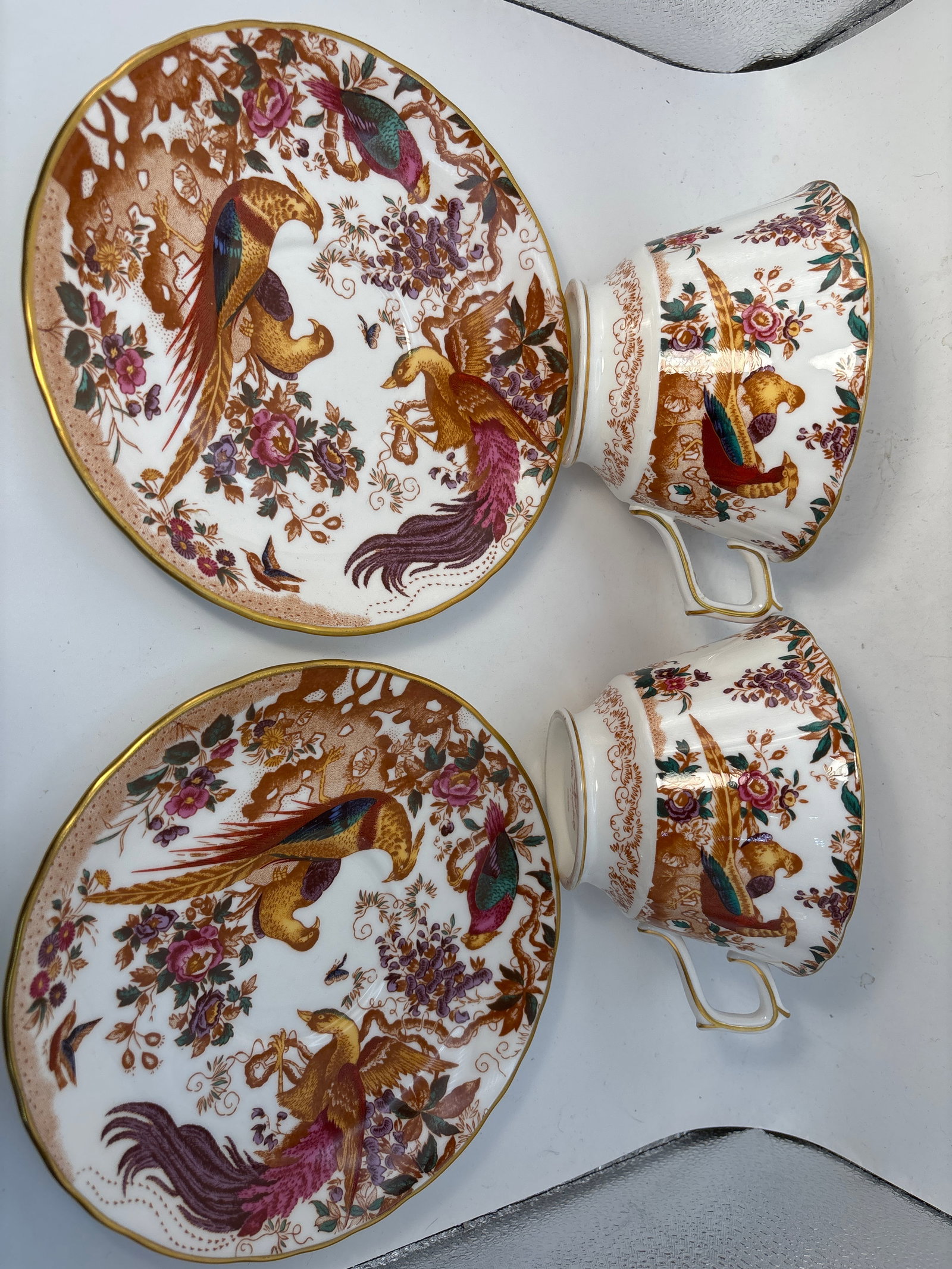 Large Pair A73 pattern ‘Olde Avesbury’ Royal Crown Derby fine china cups w/saucers;1stquality: Two similar A73 pattern ‘Olde Avesbury’ Royal Crown Derby fine china. Cups are 2&12 high by 3&3/4 across top & 5&3/4 inch saucer plates . Both first quality.No marks, etc.Very Good condition.Very 