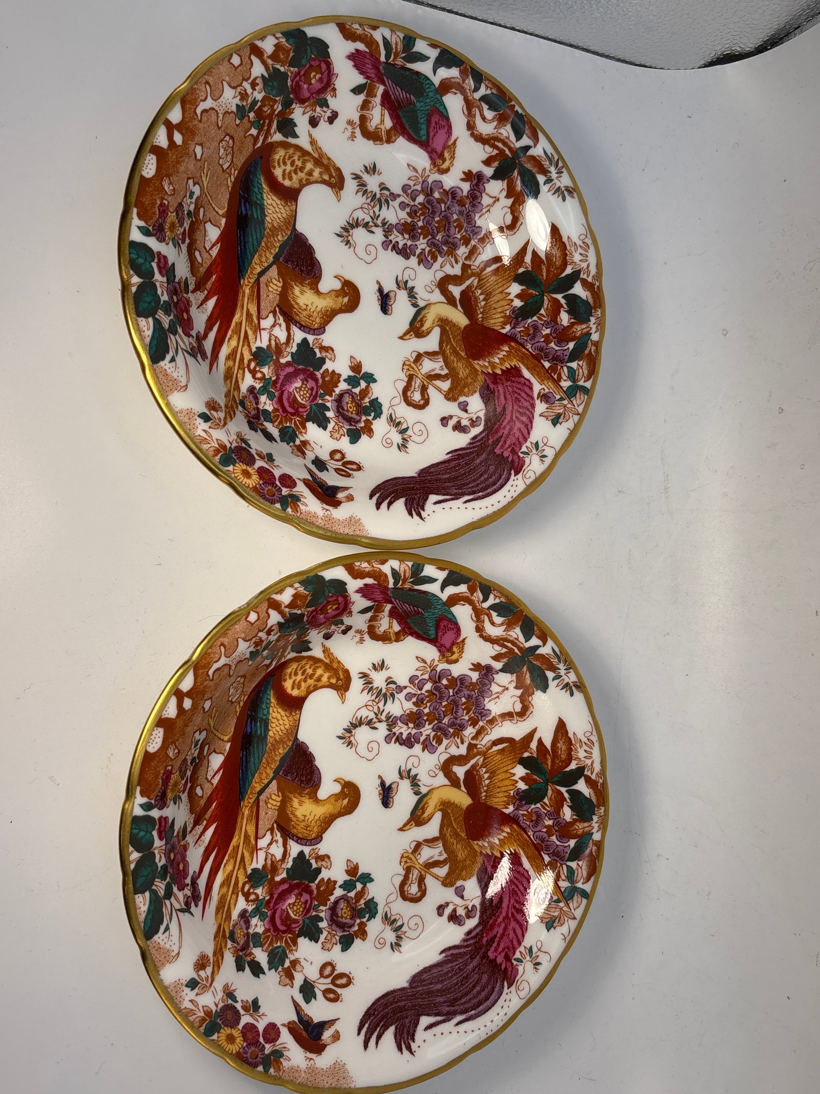 Royal Crown Derby Pair Olde avesbury 6&1/2 inch bowls: Royal Crown Derby Pair Olde avesbury 6&1/2 inch bowls.They are 1&1/4” high. 1st quality .beautiful condition. No chips, cracks, etc.