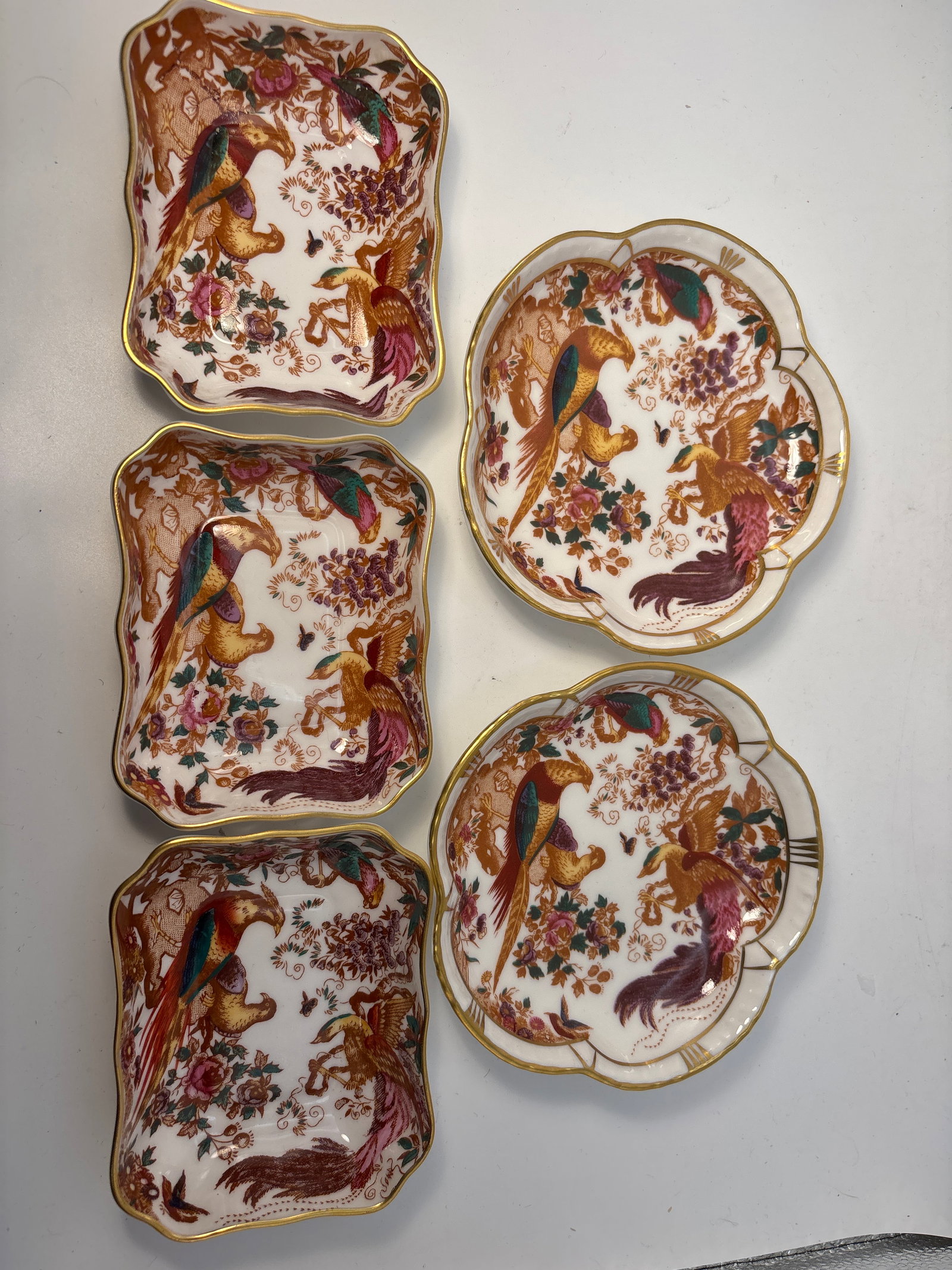 Pair 4&1/2 inch clover dishes & 3 small dishes Royal Crown Derby Pair Olde avesbury: Pair clover dishes & 3 small dishes Royal Crown Derby Pair Olde avesbury .The three are 3” wide & 1” high. 1st quality .beautiful condition. No chips, cracks, etc.