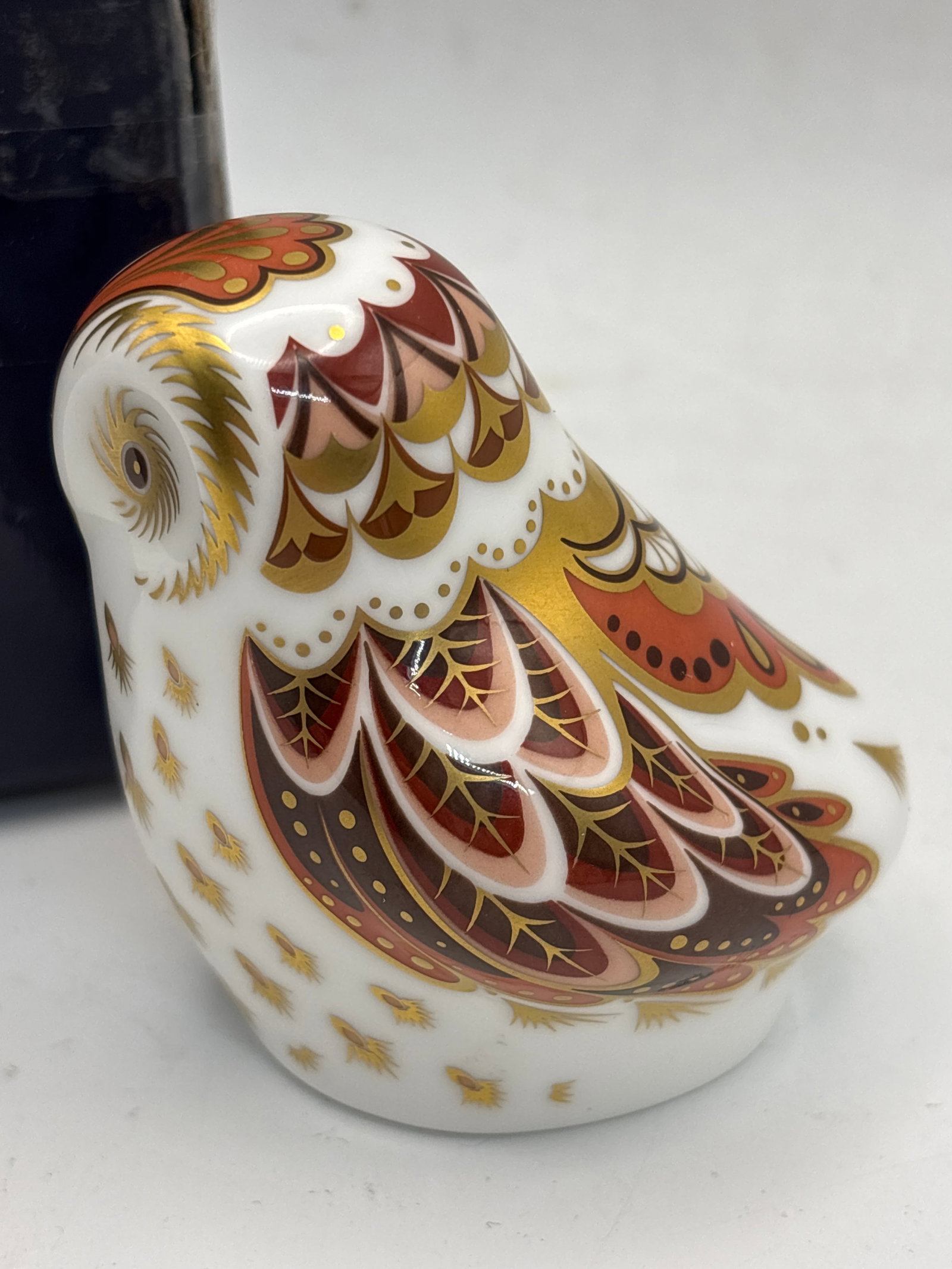2007 collectors Guild ‘Owlet’ Royal Crown Derby small 2&1/2 inch paperweight: collectors Guild Owlet Royal Crown Derby 2&1/2 inch paperweight. With box & gold stopper.Good condition with no chips, cracks, etc.