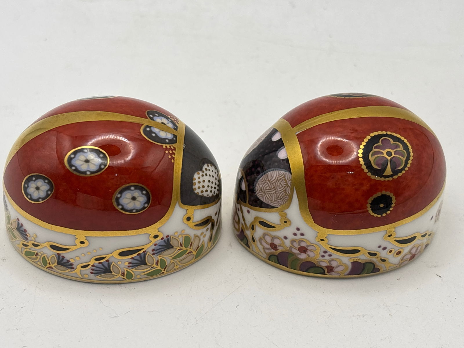 Two small ‘Ladybird’ Royal Crown Derby 2inch paperweights: Two small ‘Ladybird’ Royal Crown Derby 2inch paperweights . One gold, Silver stoppers. No box.Very good condition. No chips, cracks, etc.