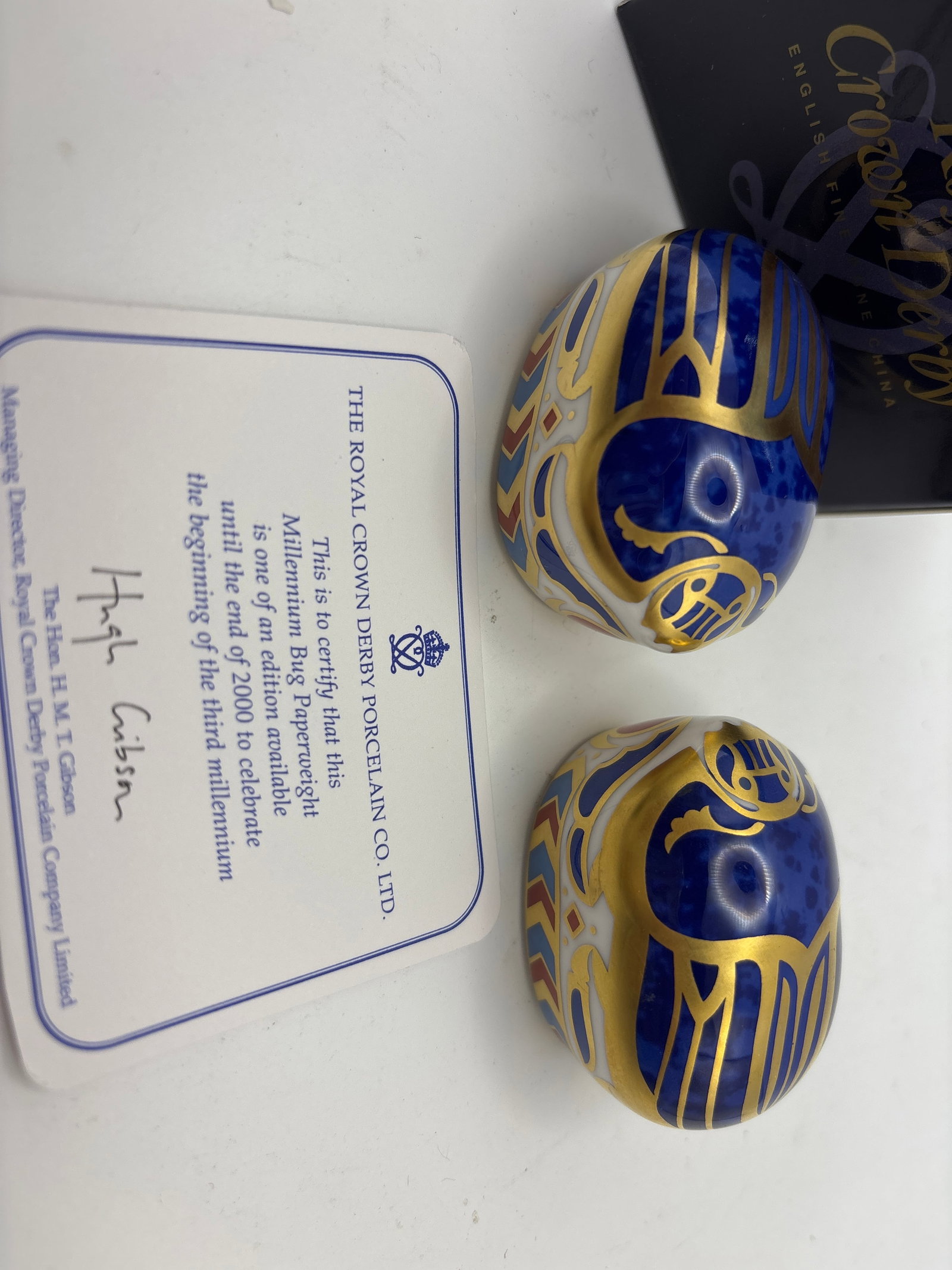 Two small1999 ‘Millennium Bug’Royal Crown Derby 2inch paperweights: Two small1999 ‘Millennium Bug’RoyalCrown Derby 2inch paperweights . Both gold stoppers. Only one COA & box.Very good condition. No chips, cracks, etc.