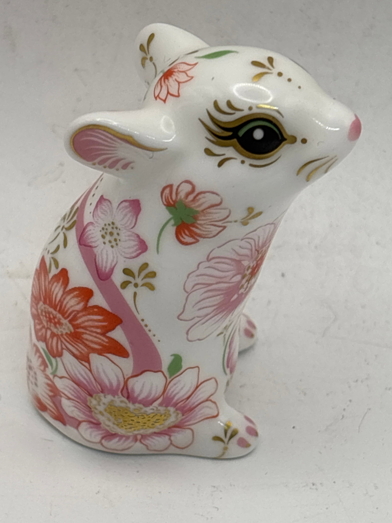 Adorable 2016 small ‘Dora Mouse’ Royal Crown Derby 2&1/2 inch paperweight: Adorable 2016 small ‘Dora Mouse’Royal Crown Derby 2&1/2inch paperweight. Gold stopper. No box. Like new.