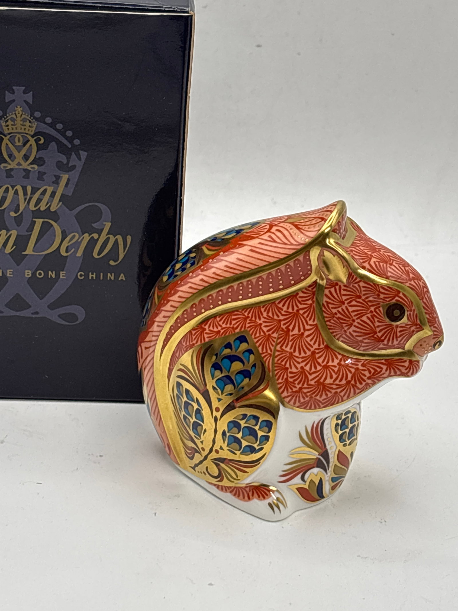 Royal Crown Derby Red Squirrel 3&1/2 inch paperweight: Royal Crown Derby Red Squirrel 3&1/2 inch paperweight . With box and silver stopper. Like new condition