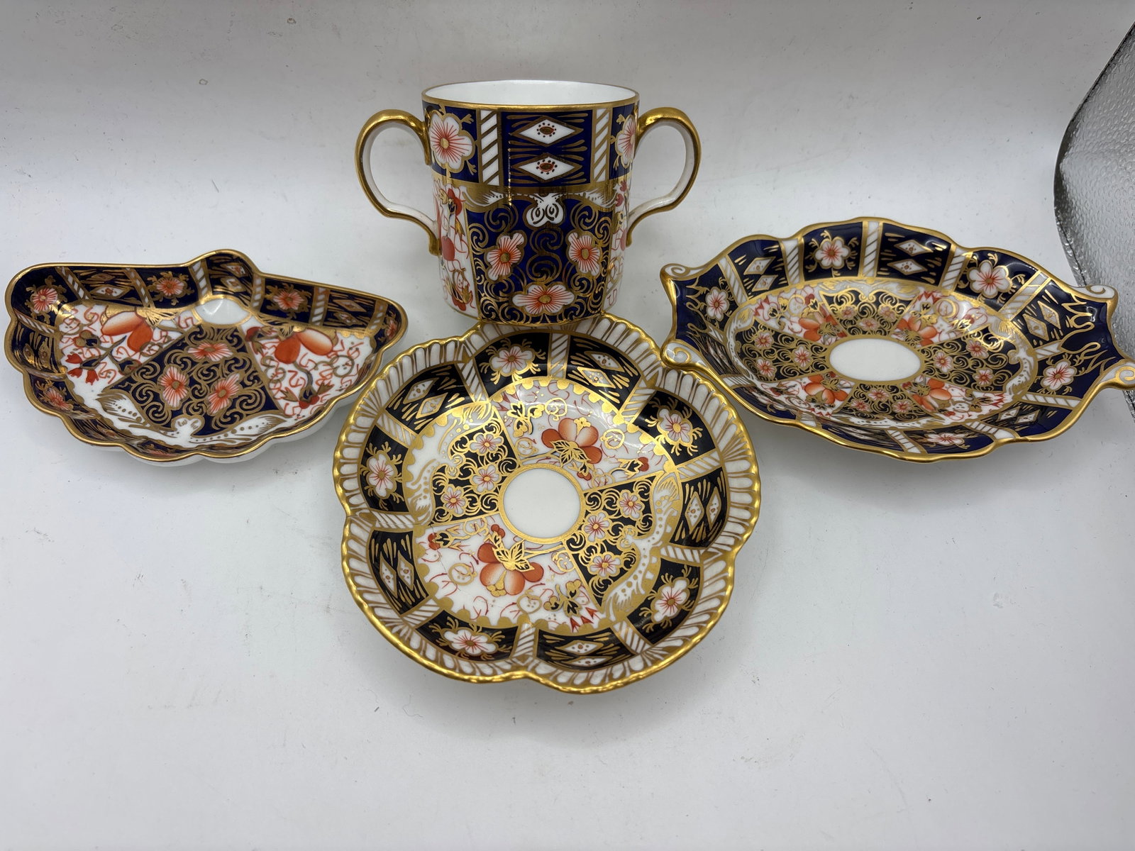 Four Imari pattern2451 trinket dishes & loving cup Crown Derby: Four Imari pattern2451 trinket dishes & loving cup Crown Derby