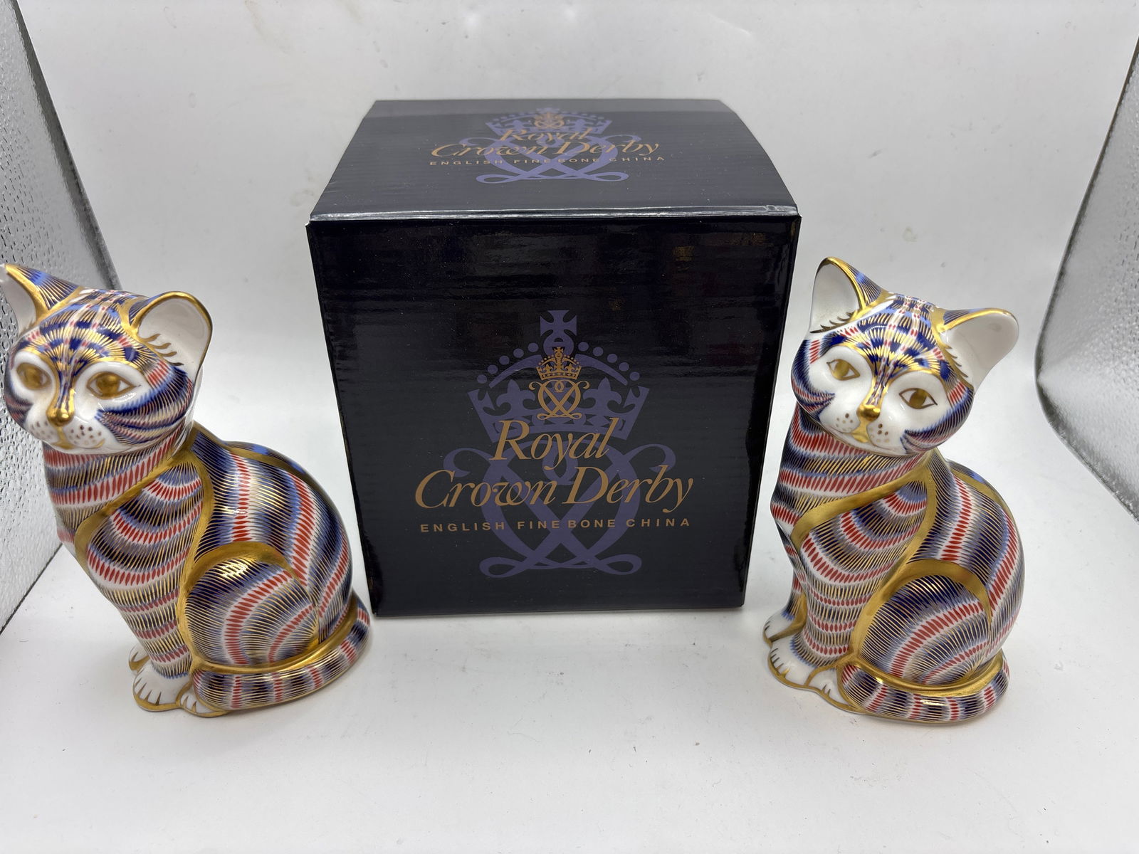 Two Sitting cat Imari Royal Crown Derby 5 inch paperweight (1chip) (1 of 8)