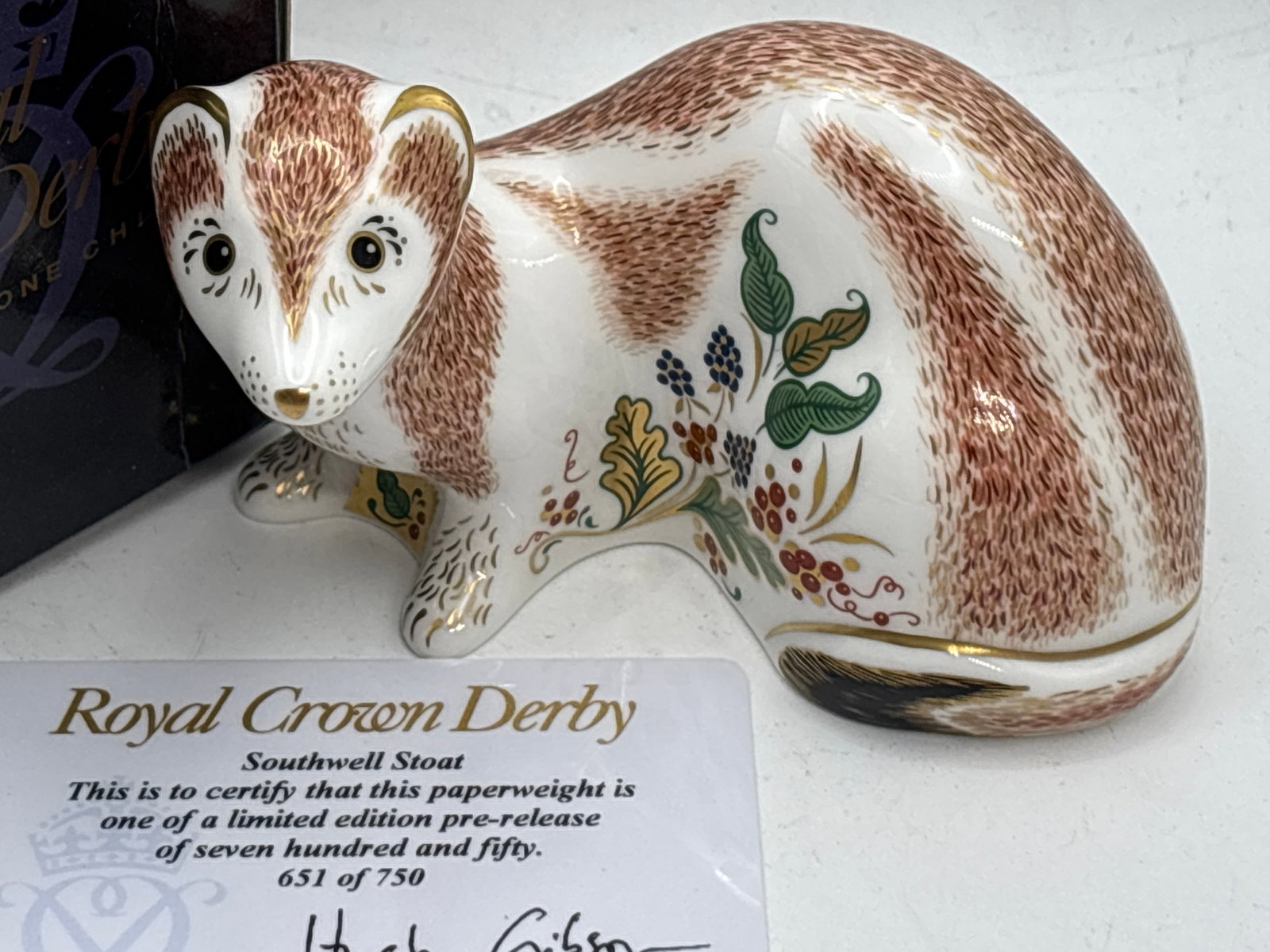 2007 pre-release Uncommon limited edition ‘Southwell Stoat’Royal crown derby 5 inch paperweight: 2007 pre-release Uncommon limited edition ‘Southwell Stoat’Royal crown derby 5 inch paperweight. Gold stopper. Original box and certificate of authenticity. Like new