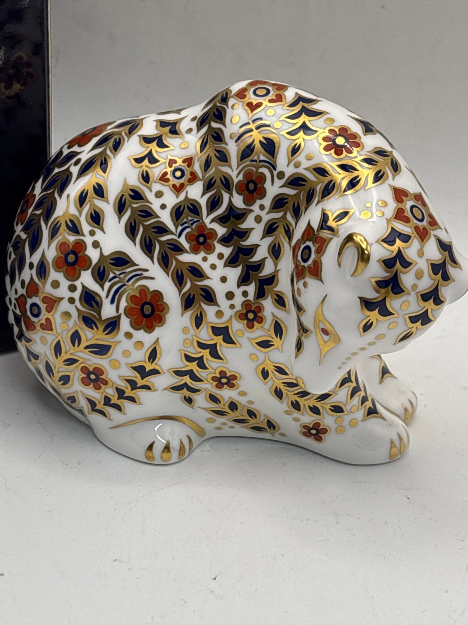 Imari Russian Bear Royal Crown Derby 4 inch paperweight: Imari Russian Bear Royal Crown Derby 4 inch paperweight . Silver stopper and with box. good condition.