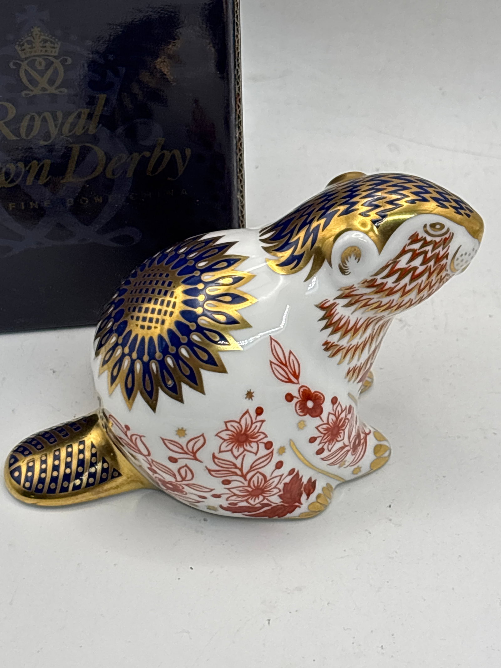 Imari Beaver for Royal Crown Derby 4 inch paperweight: Imari beaver Royal Crown Derby 4 inch paperweight . Silver stopper and with box. good condition.