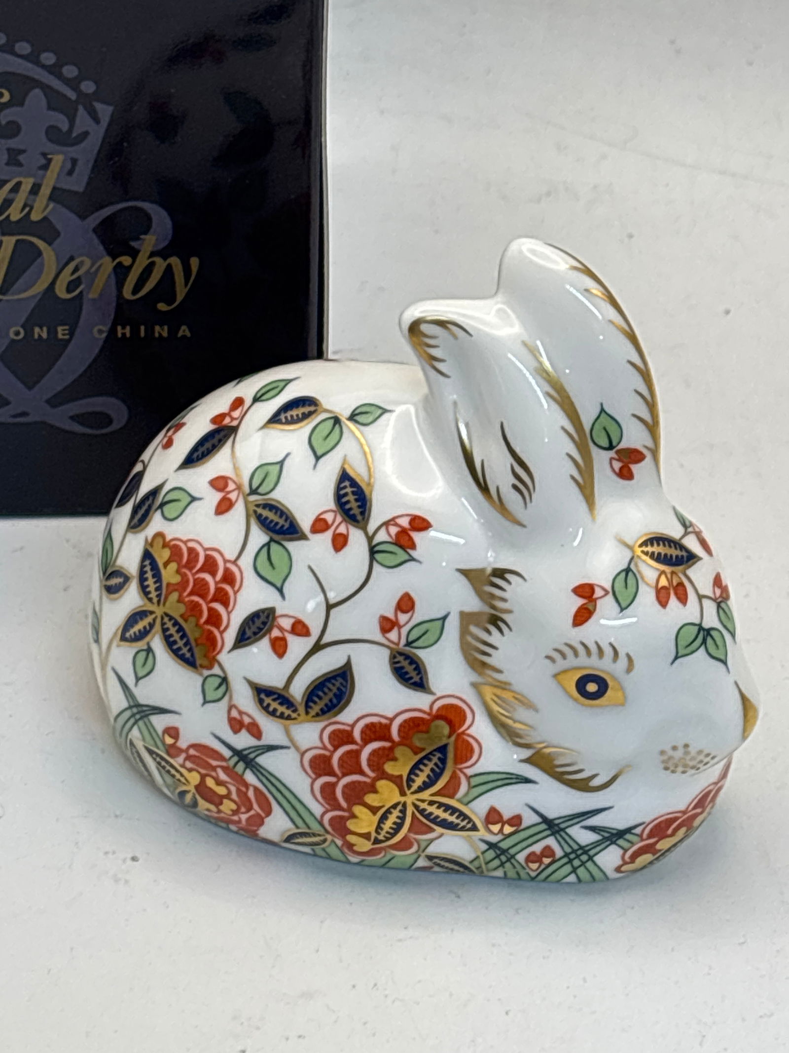 Artist signed 1998 Collectors Guild ‘Meadow Rabbit’ Royal Crown Derby 3&1/2inch paperweight (1 of 6)